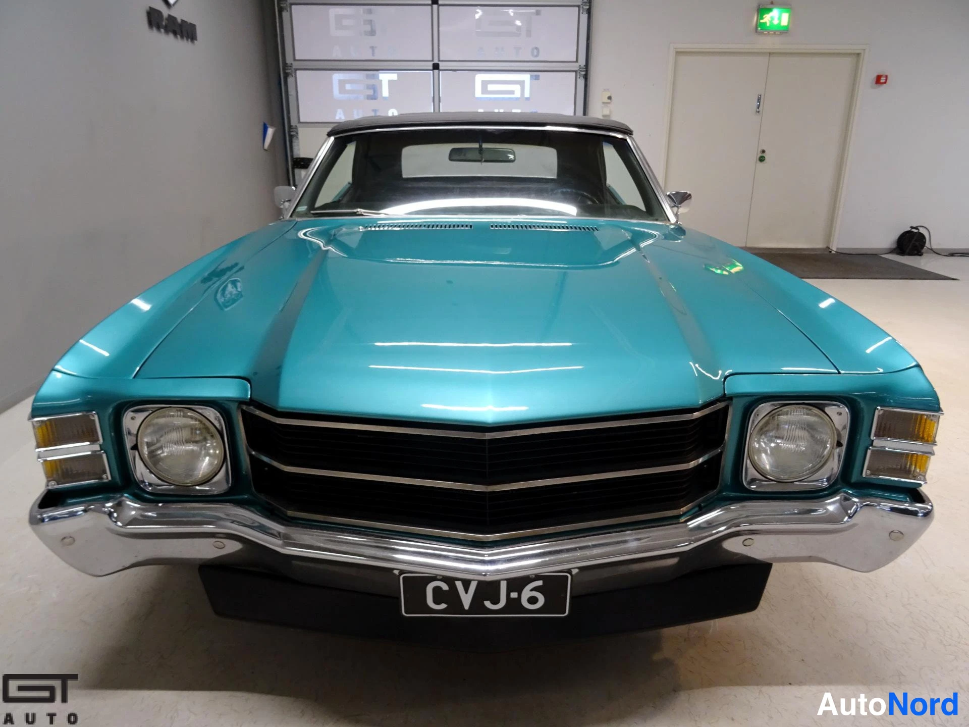 Turkoosi Chevrolet Chevelle 1971, edestä, kuva 10