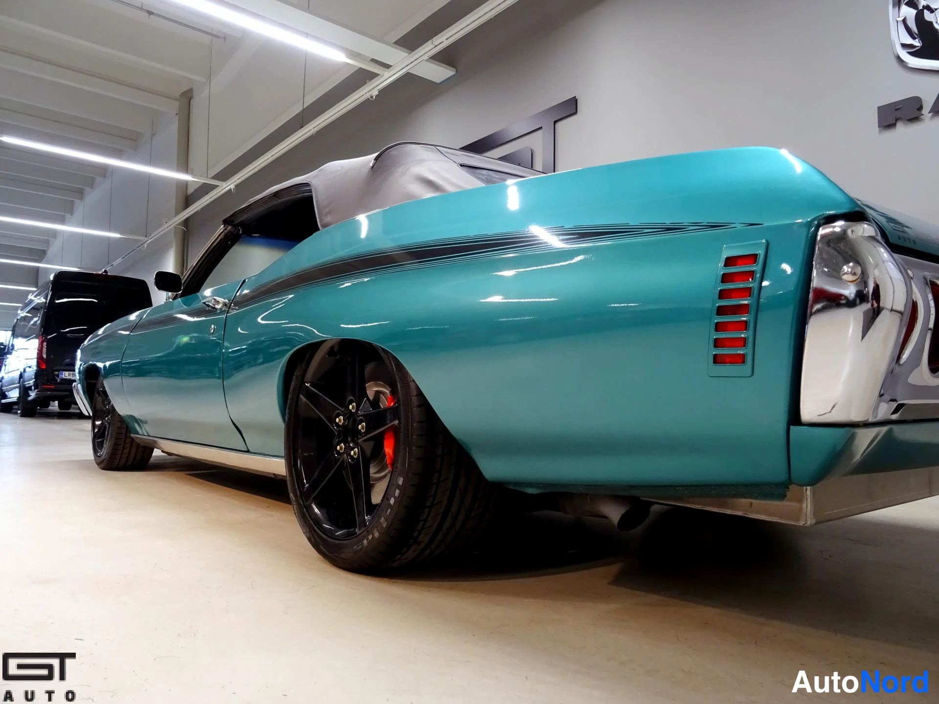Turkoosi Chevrolet Chevelle 1971, takaviisto, kuva 17