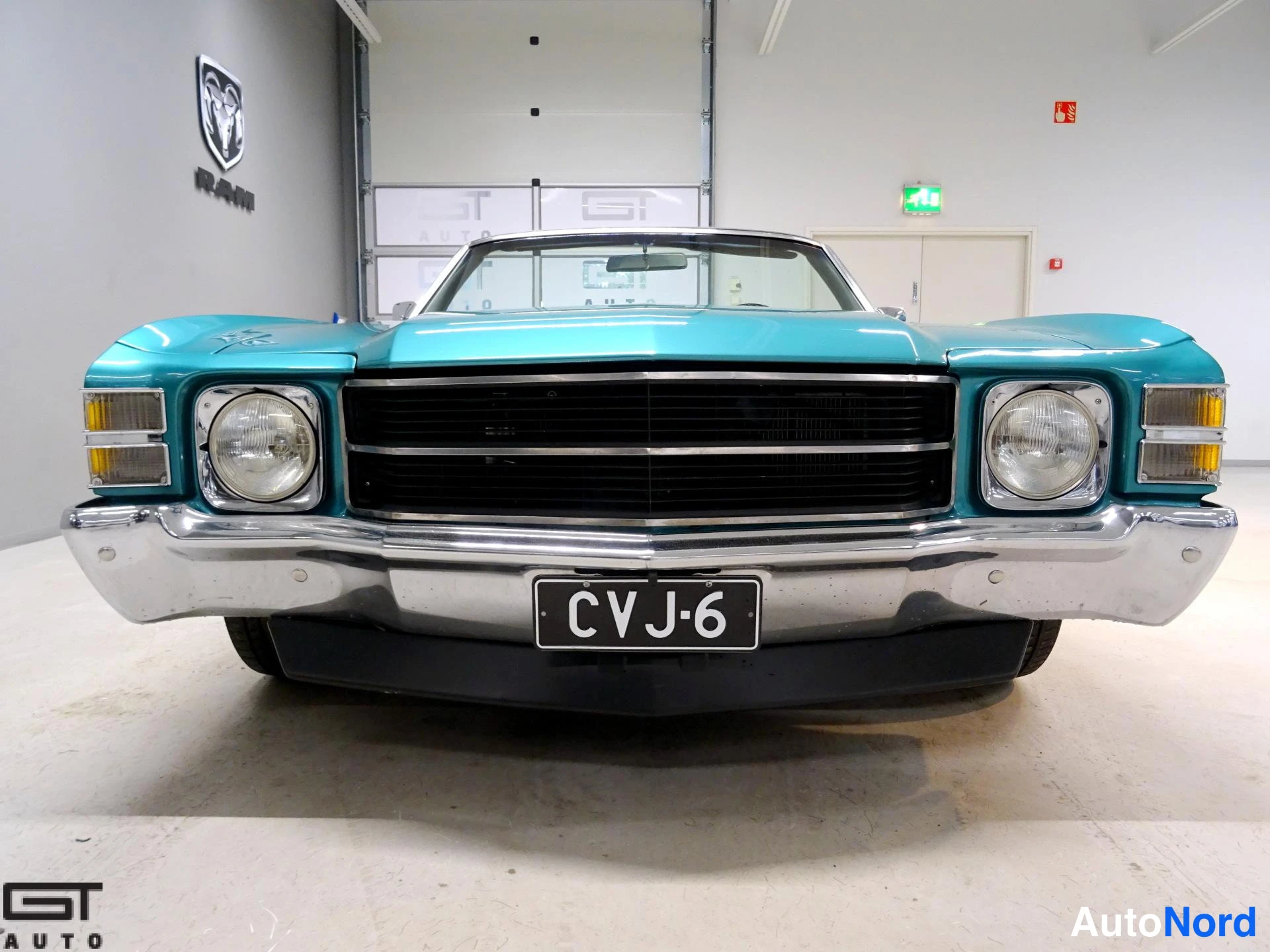 Turkoosi Chevrolet Chevelle 1971, edestä, kuva 8