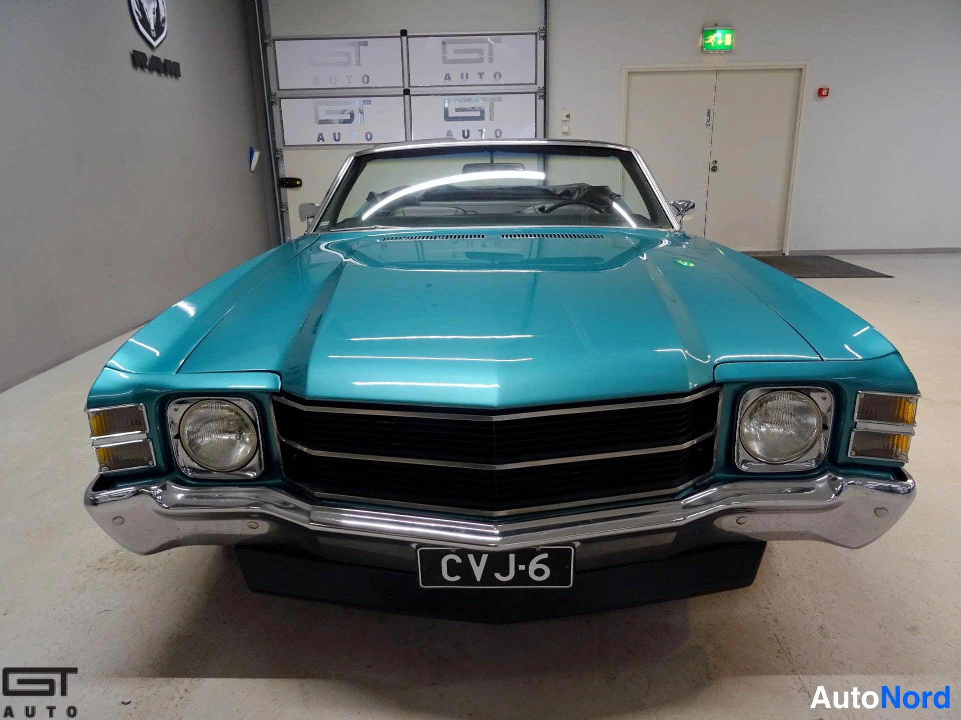 Turkoosi Chevrolet Chevelle 1971, edestä, kuva 7