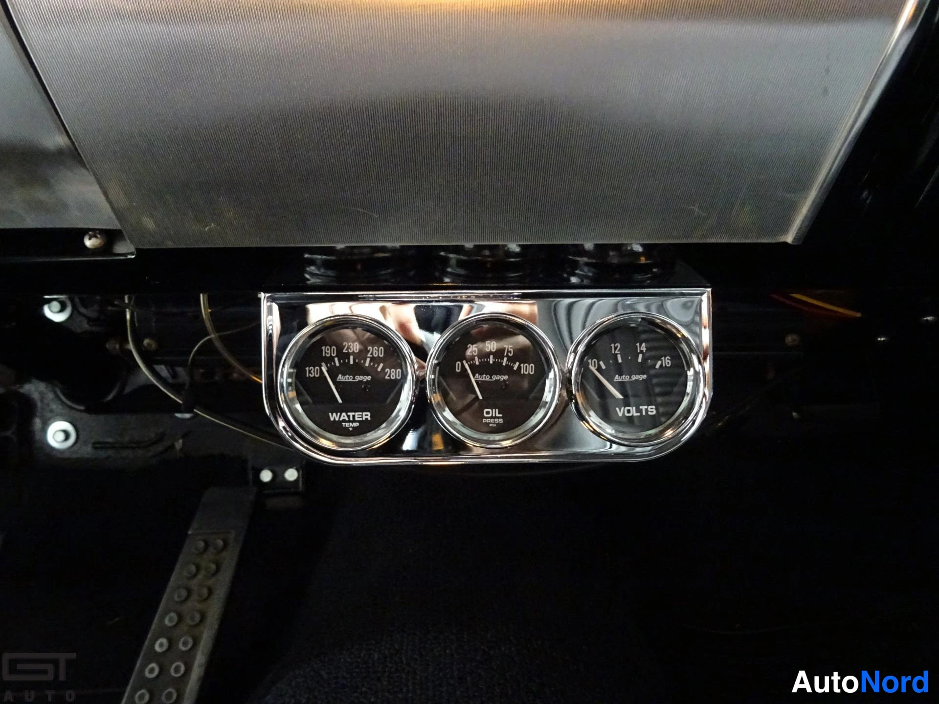 Copper Plymouth Fury 1963, detail, photo 26