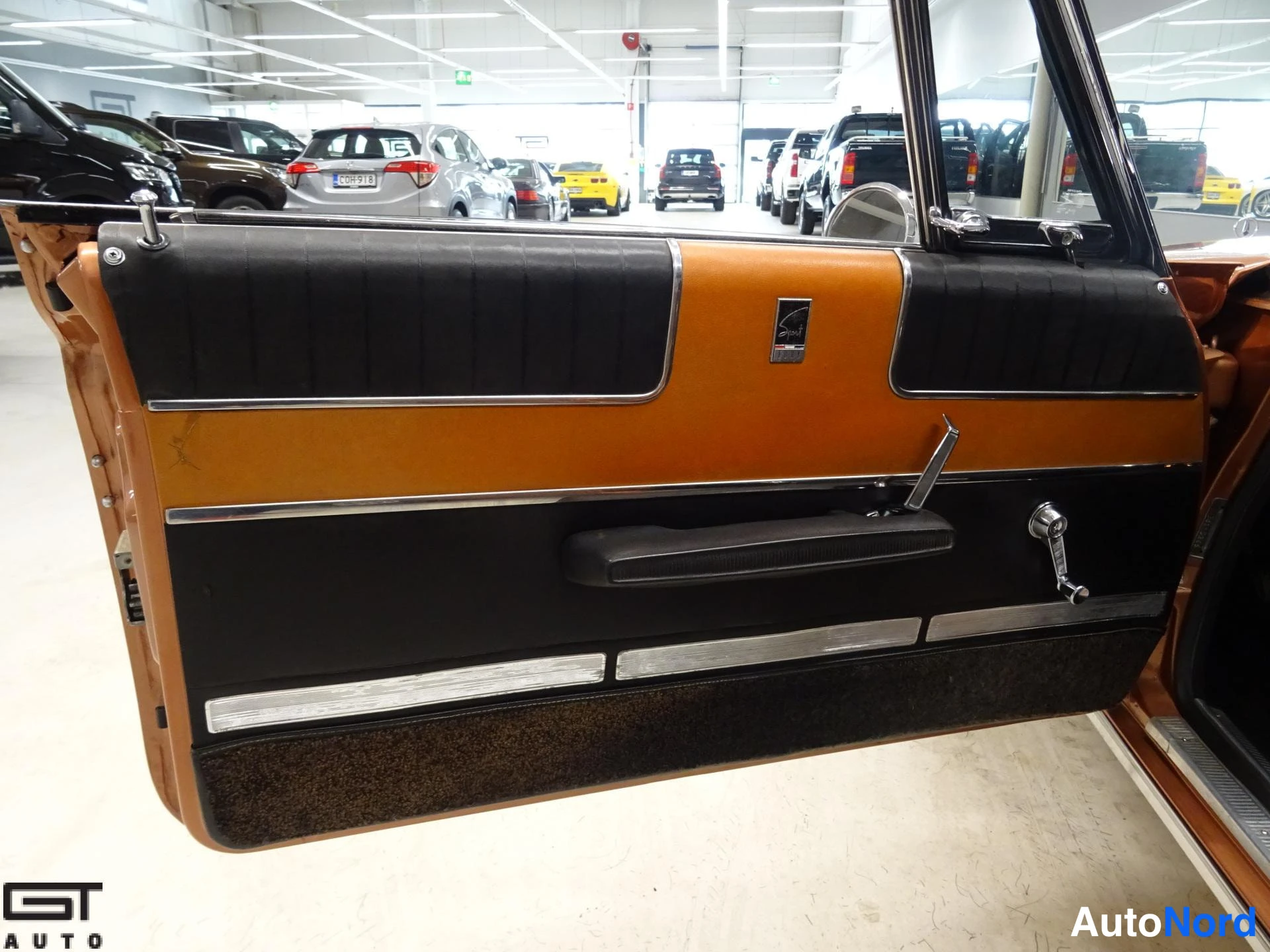 Copper Plymouth Fury 1963, detail, photo 30
