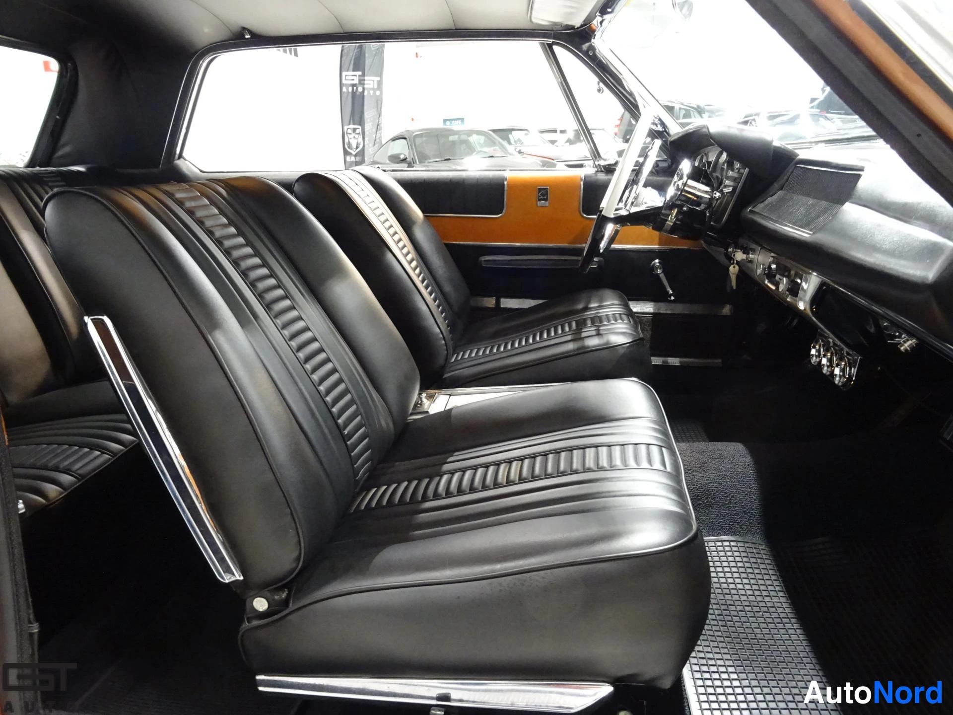 Copper Plymouth Fury 1963, front seats, photo 18