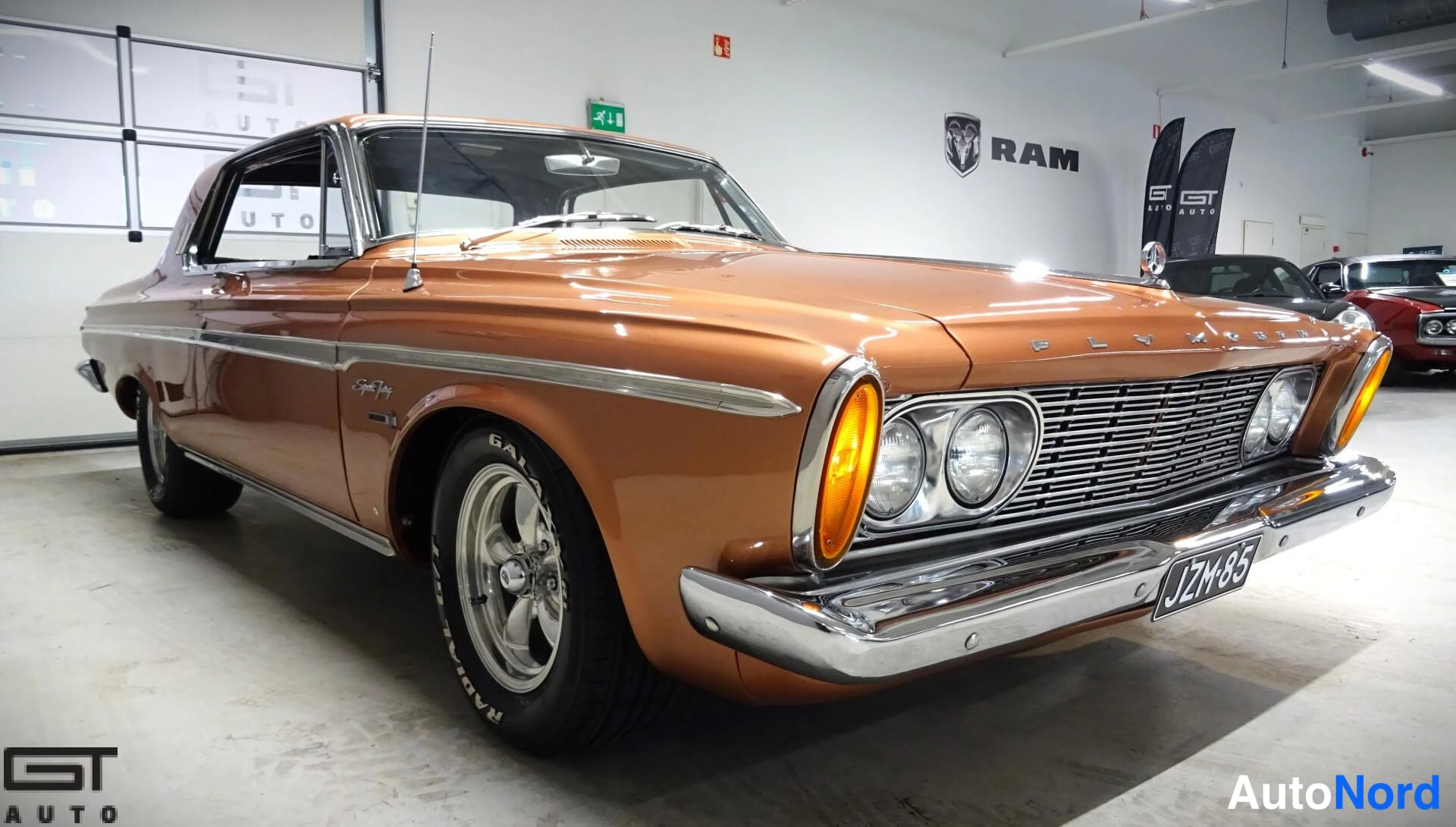 Copper Plymouth Fury 1963, front three-quarter, nose to the right, photo 4
