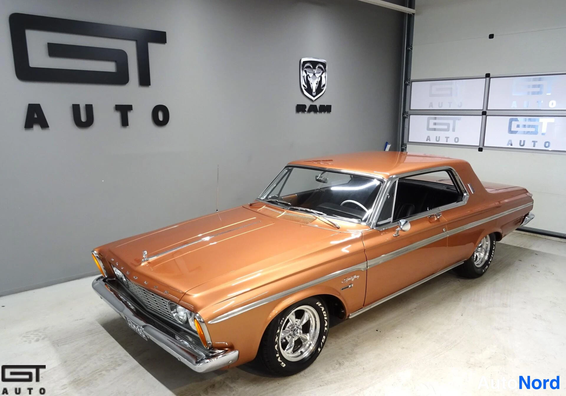 Copper Plymouth Fury 1963, front three-quarter, nose to the left, photo 2
