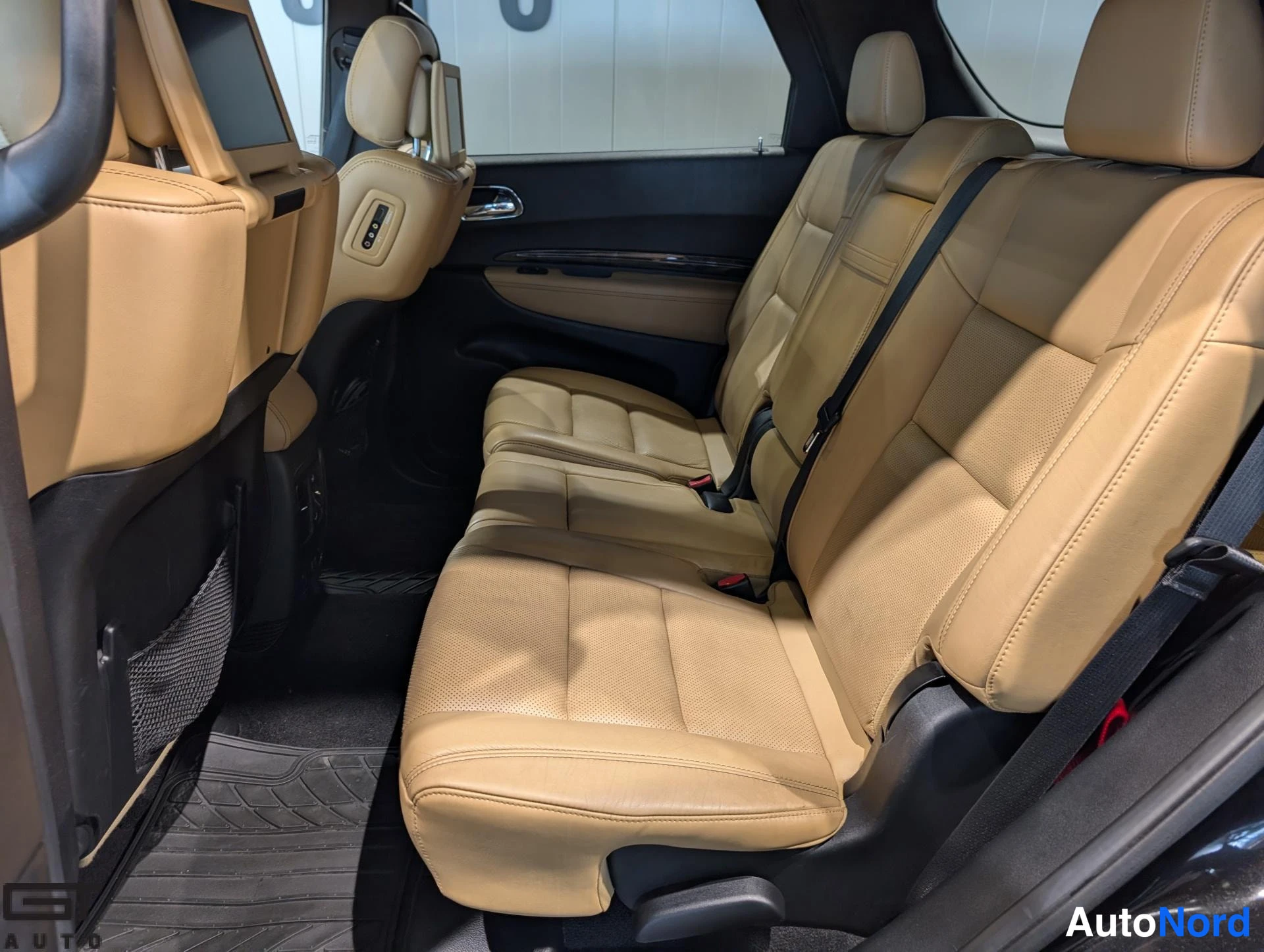 Musta Dodge Durango 2014, takaistuimet, kuva 14
