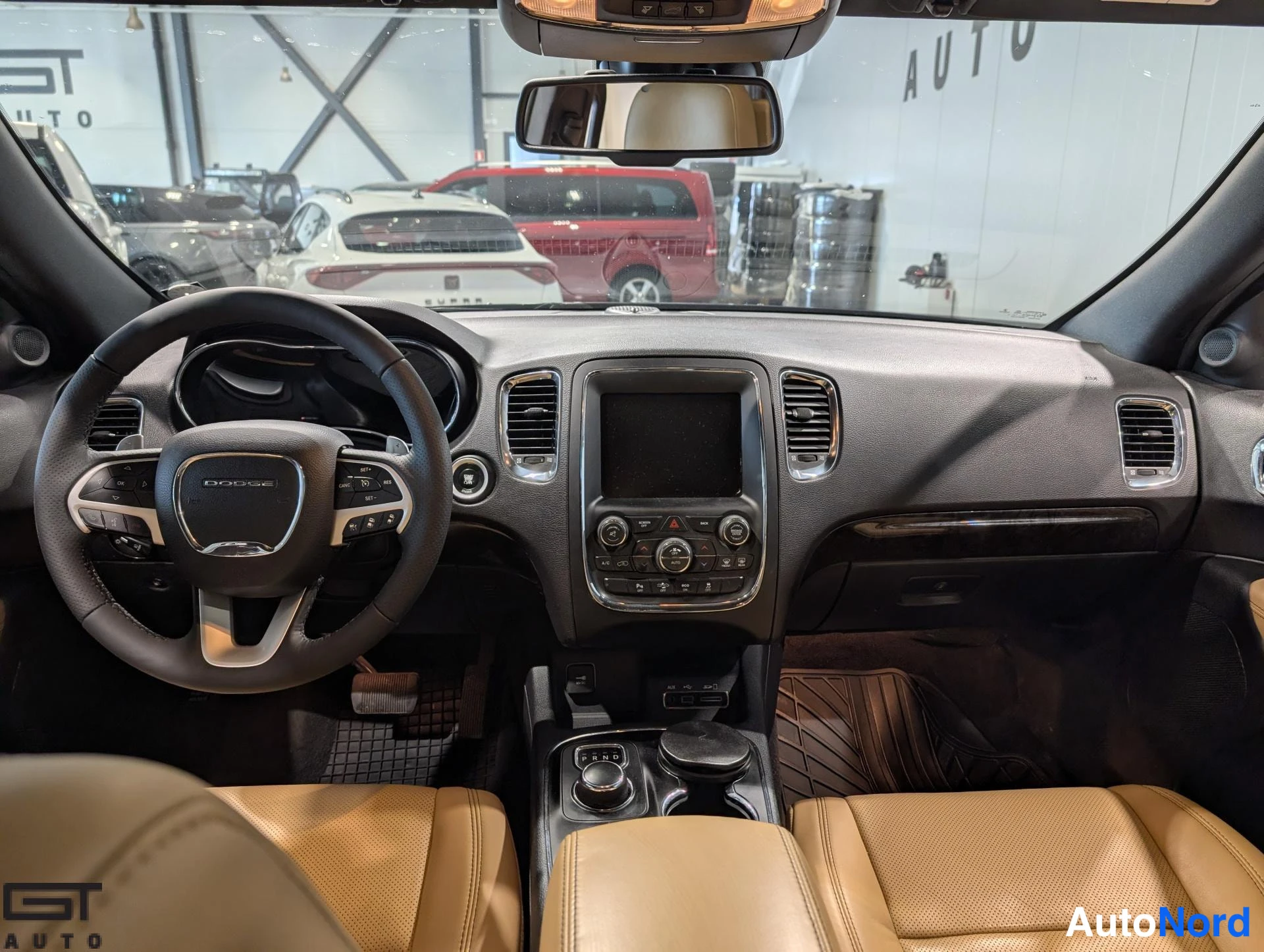Musta Dodge Durango 2014, ohjaamo, kuva 10