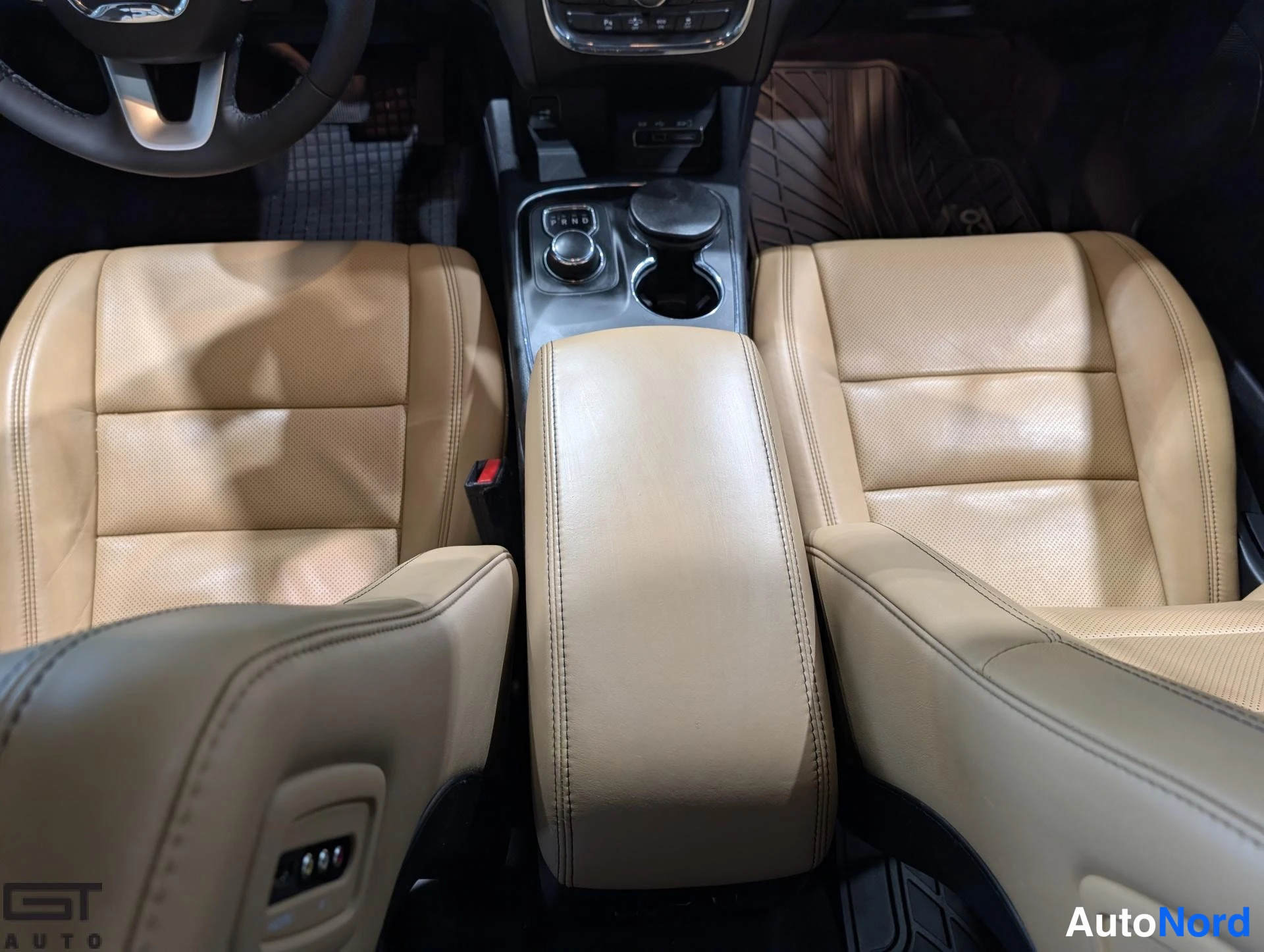 Musta Dodge Durango 2014, etuistuimet, kuva 12