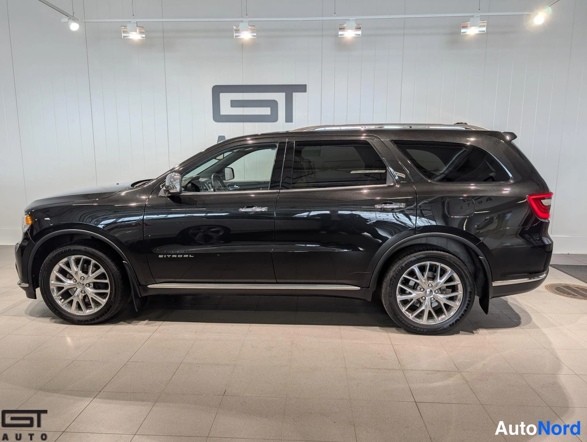 Musta Dodge Durango 2014, sivulta, kuva 6