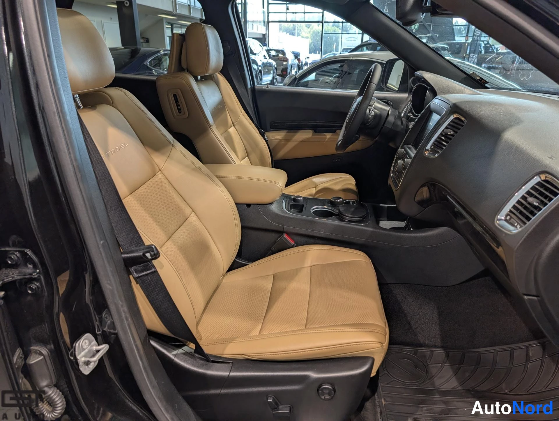 Musta Dodge Durango 2014, etuistuimet, kuva 13