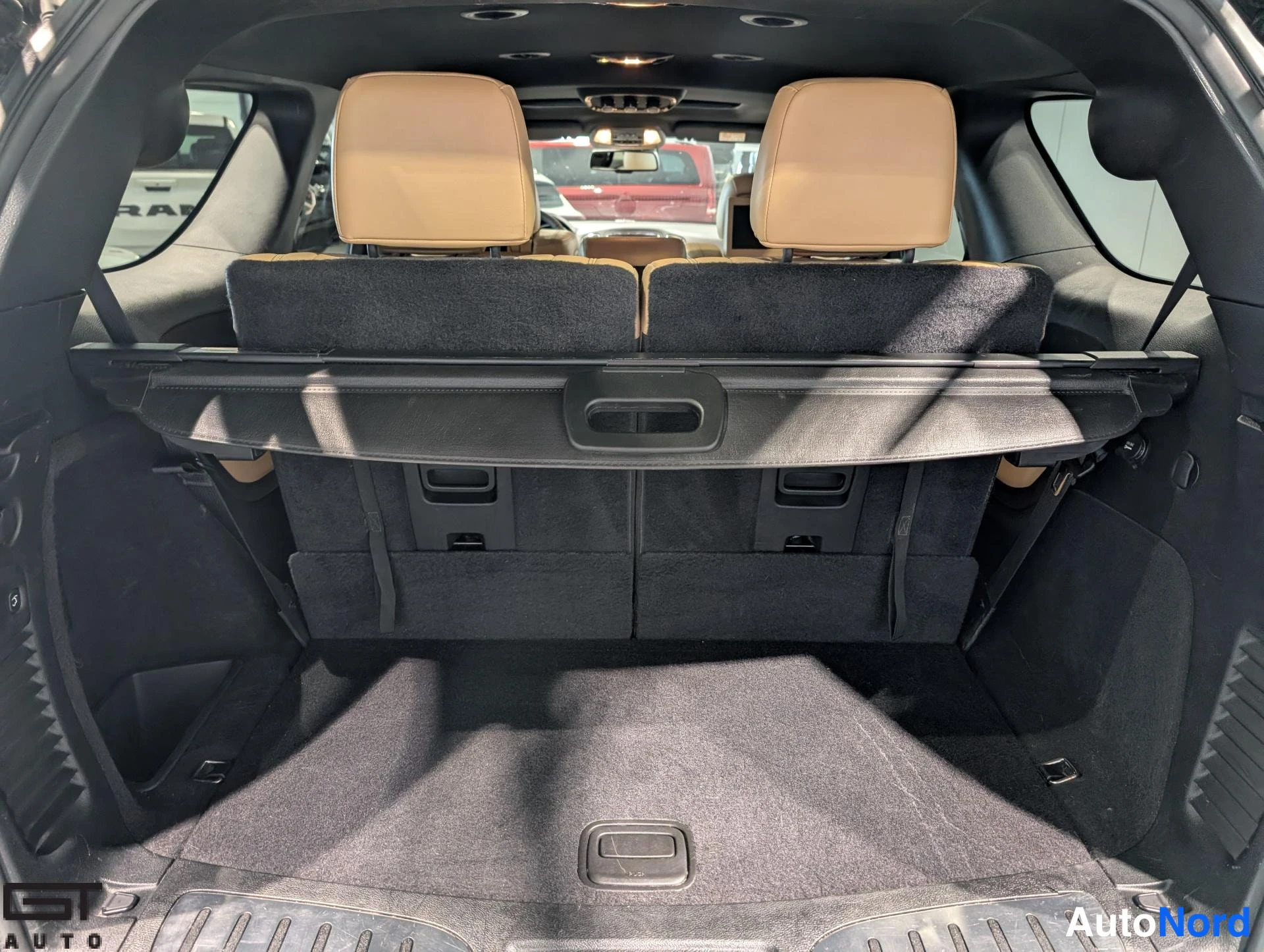 Musta Dodge Durango 2014, tavaratila, kuva 20