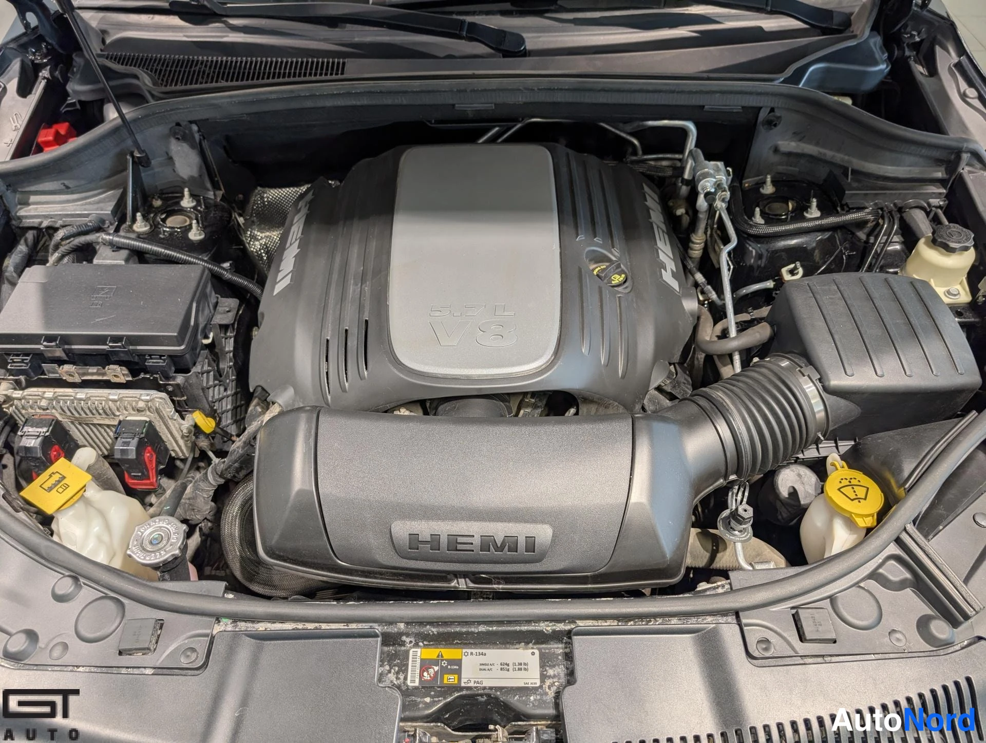 Musta Dodge Durango 2014, moottoritila, kuva 21