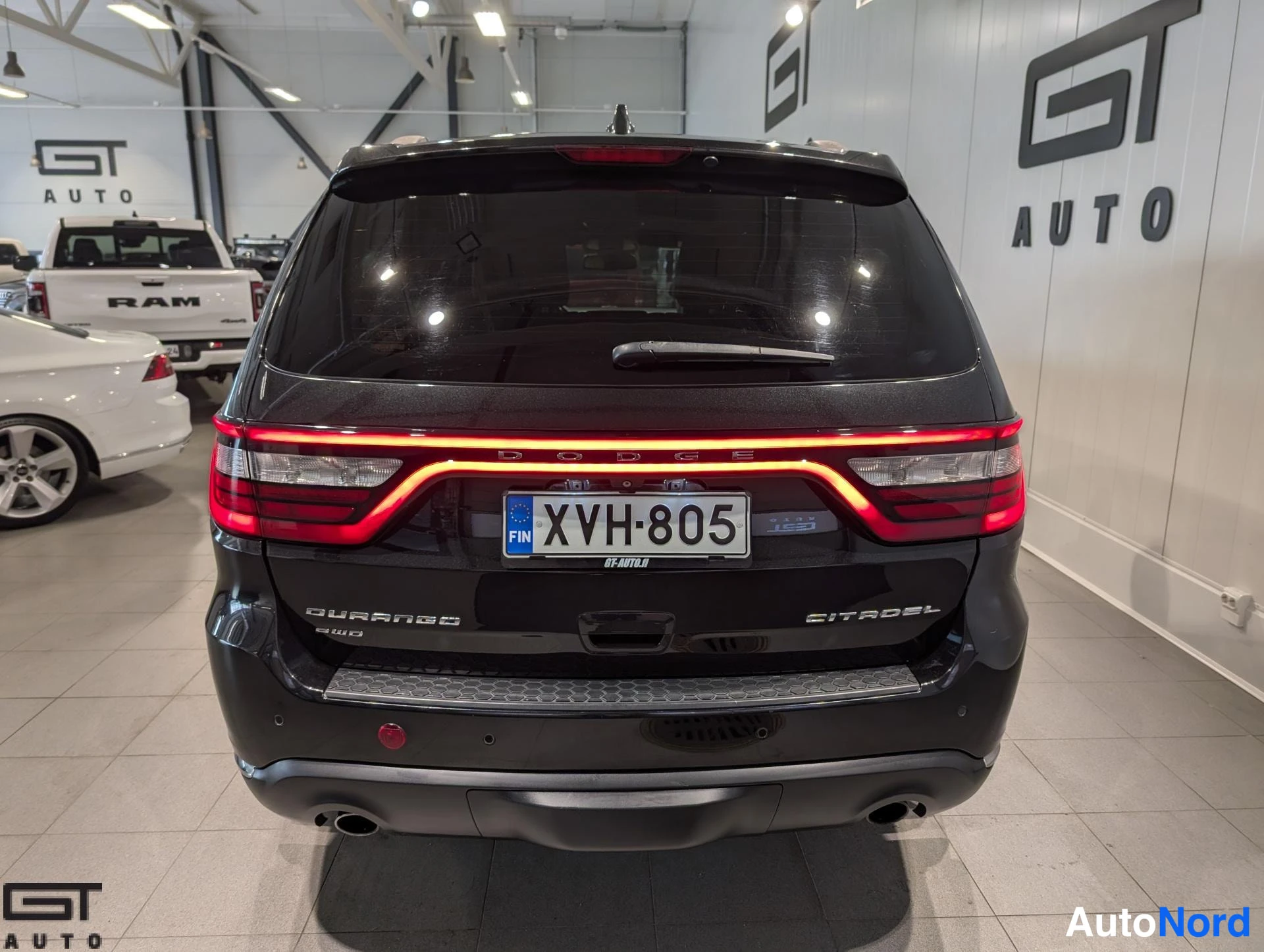 Musta Dodge Durango 2014, takaa, kuva 9
