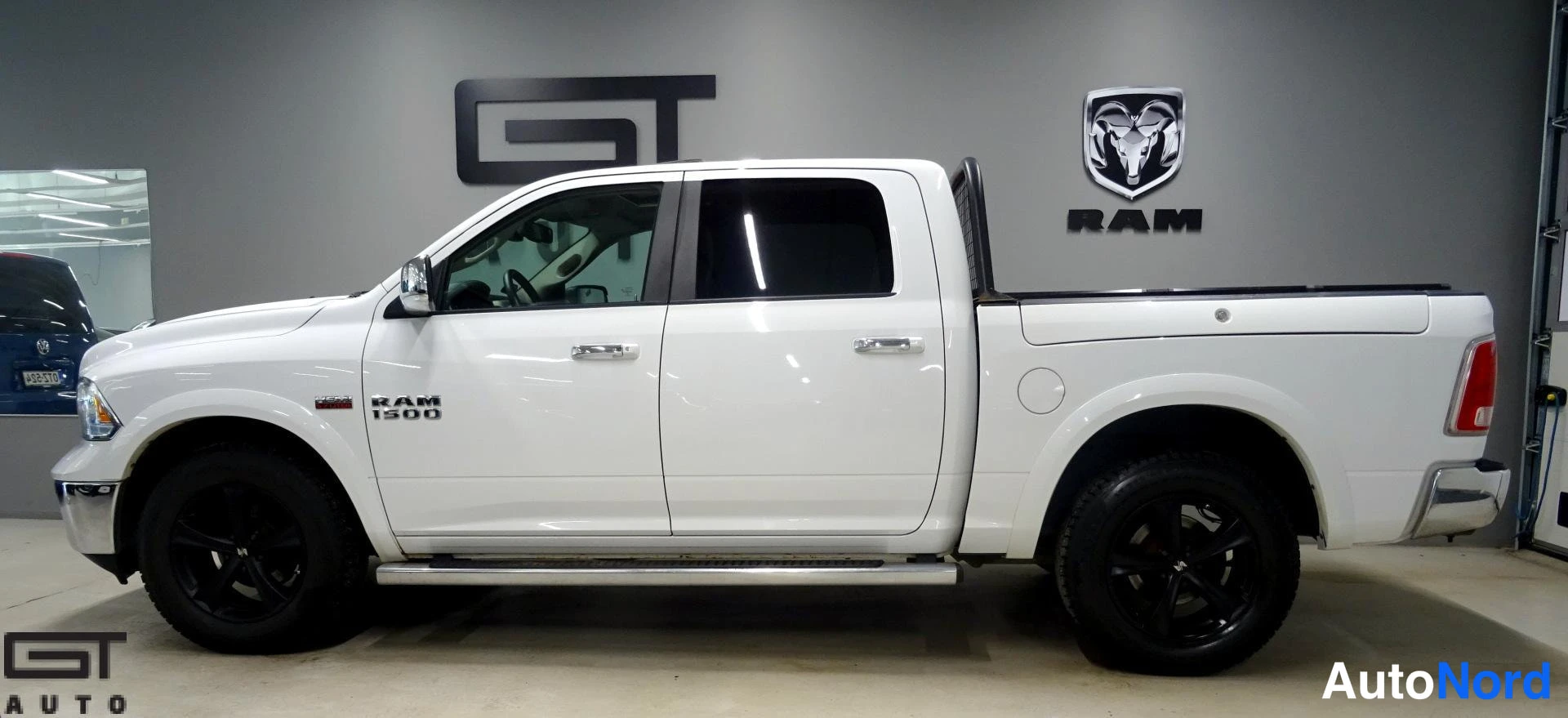 Valkoinen Dodge Ram 2014, sivulta, kuva 5