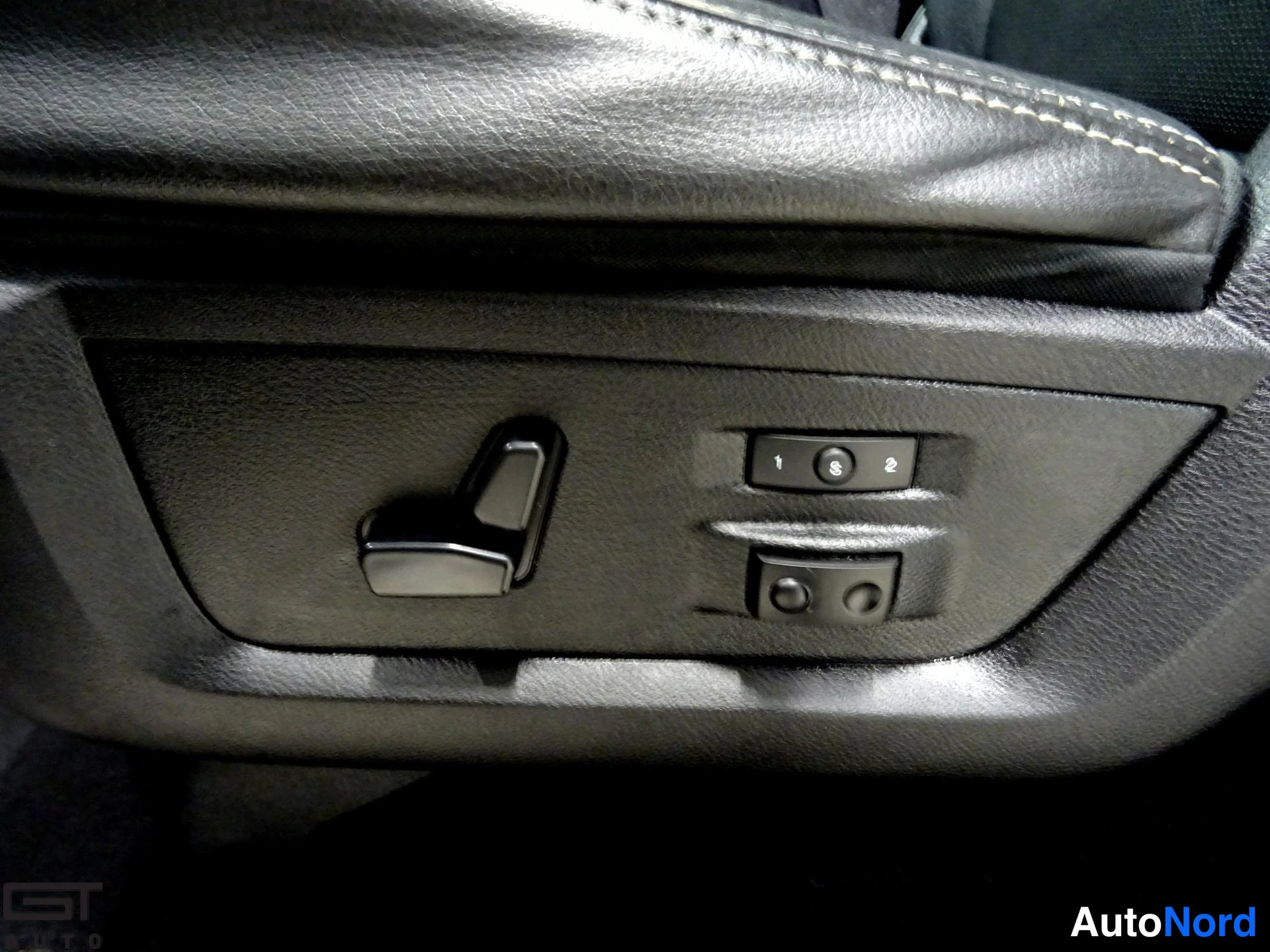 Valkoinen Dodge Ram 2014, yksityiskohta, kuva 23