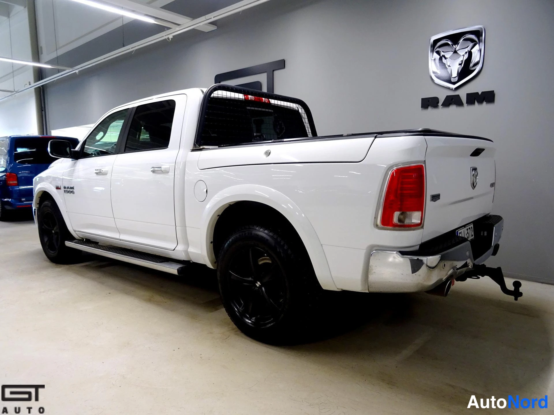 Valkoinen Dodge Ram 2014, takaviisto, kuva 6