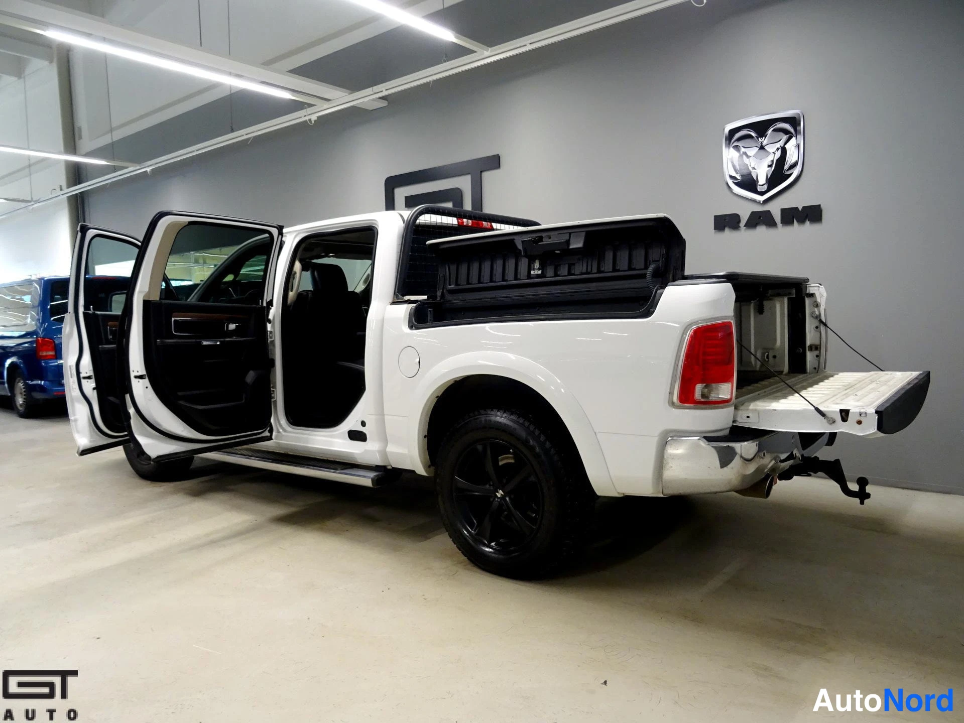 Valkoinen Dodge Ram 2014, takaviisto, kuva 8
