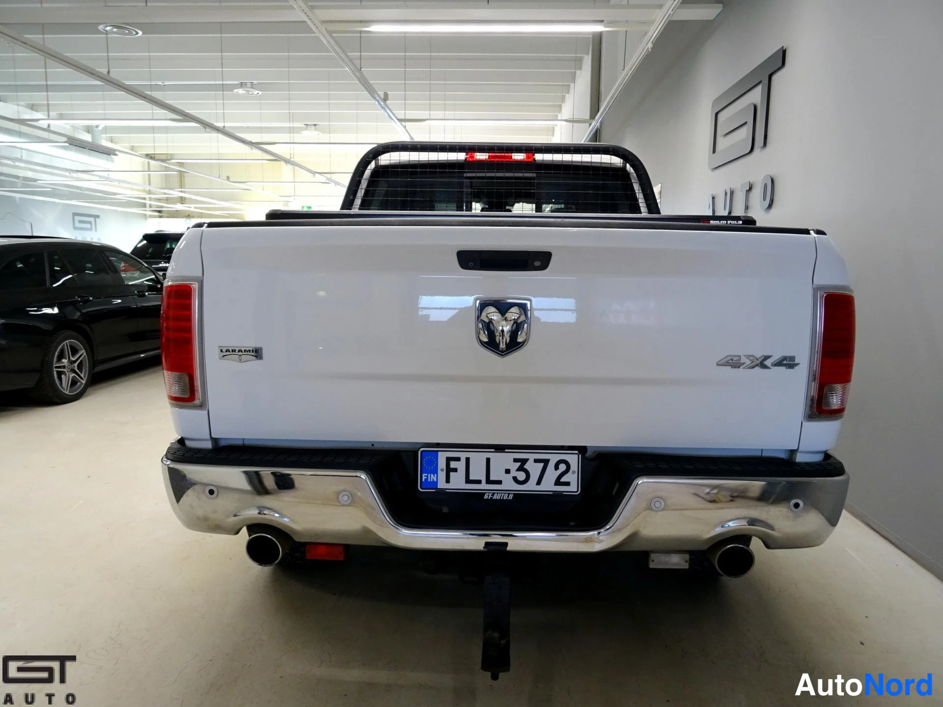 Valkoinen Dodge Ram 2014, takaa, kuva 9