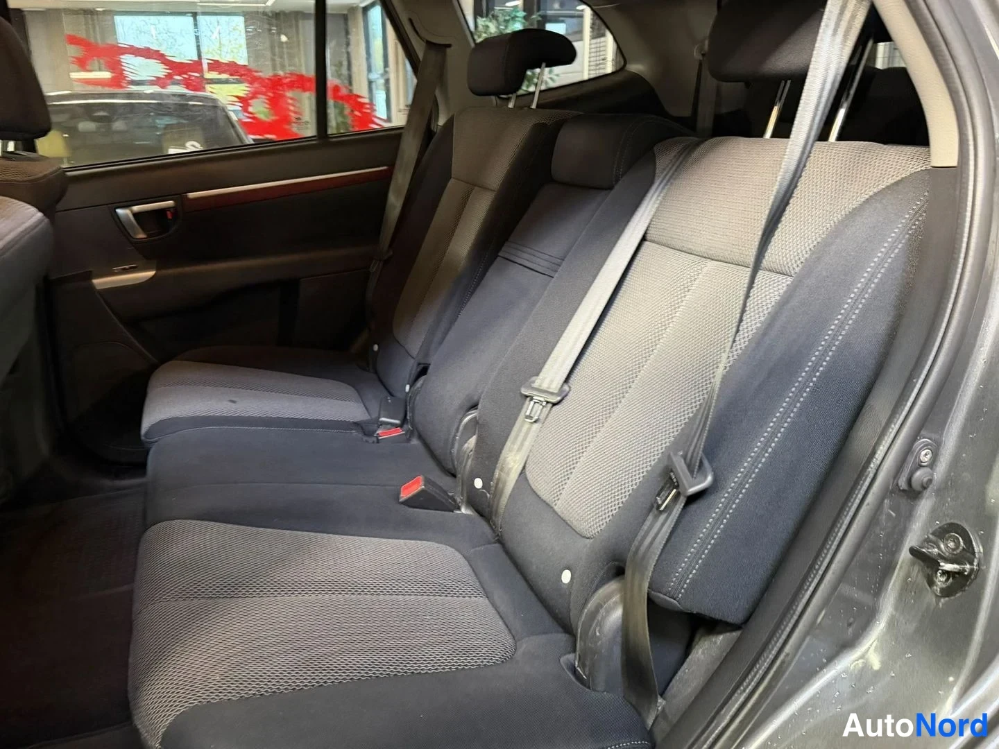 Harmaa Hyundai Santa Fe 2006, takaistuimet, kuva 11