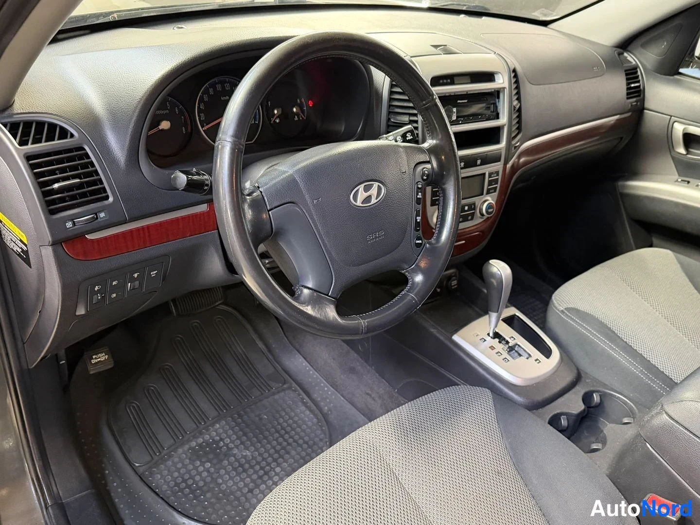 Harmaa Hyundai Santa Fe 2006, ohjaamo, kuva 7