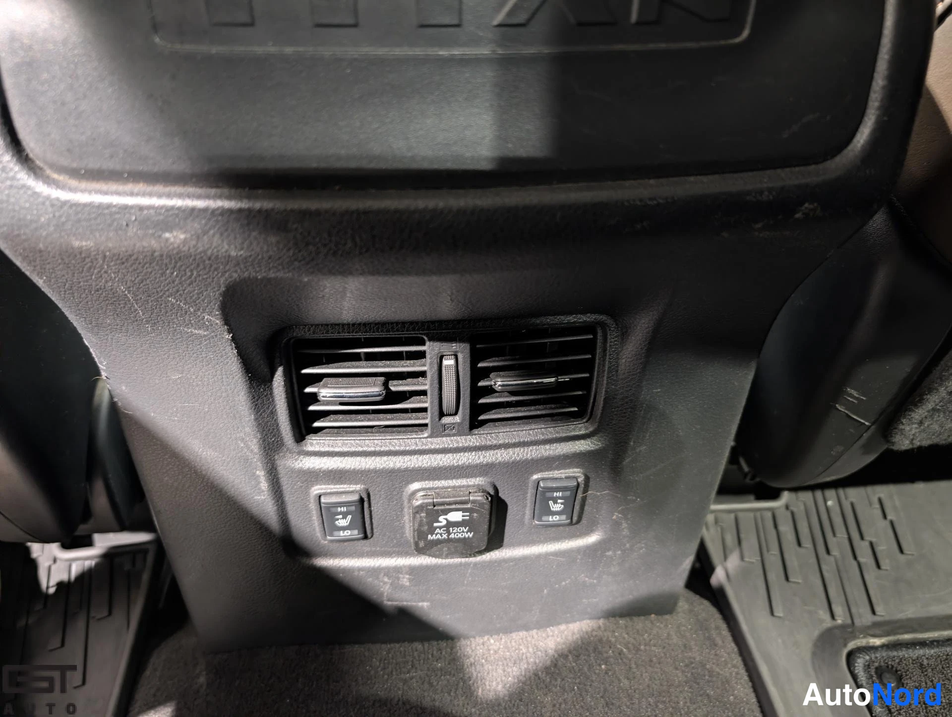 Musta Nissan Titan 2016, takaistuimet, kuva 17