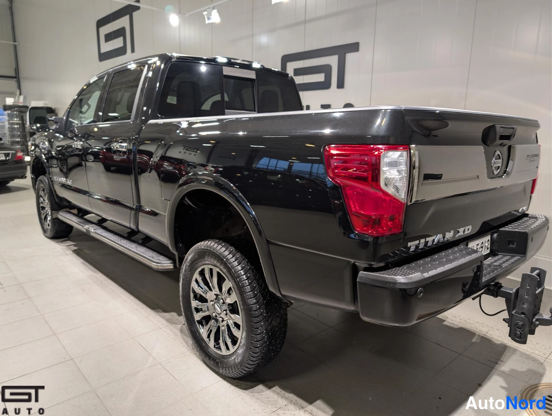 Musta Nissan Titan 2016, takaviisto, kuva 7