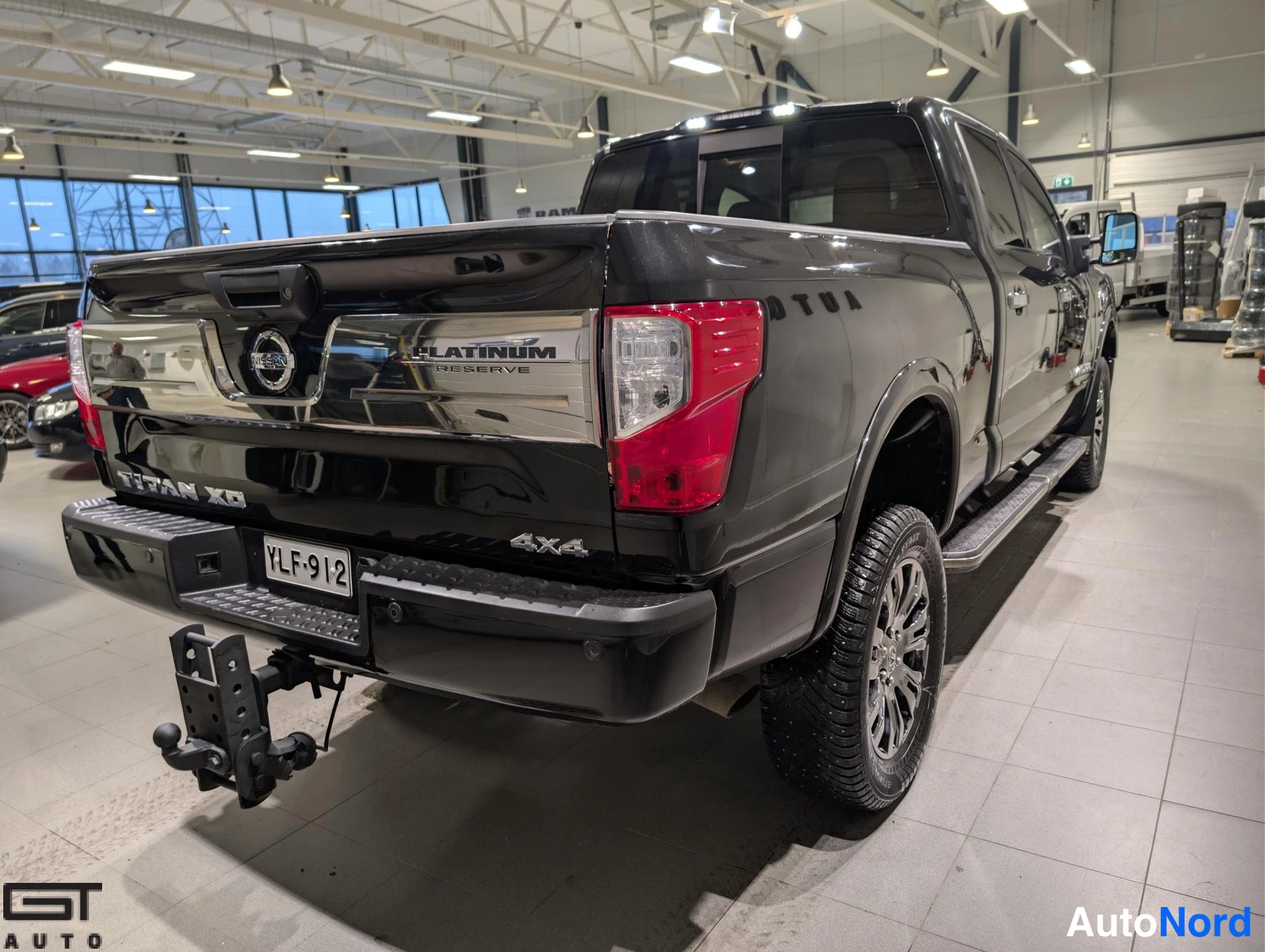 Musta Nissan Titan 2016, takaviisto, kuva 8