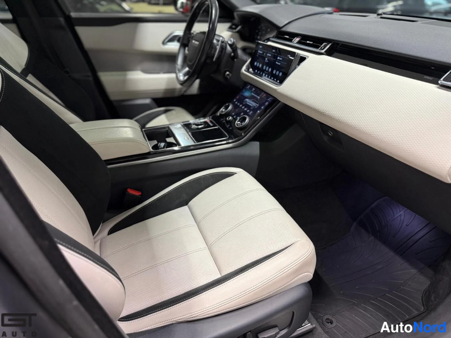 Grey Land Rover Range Rover Velar 2018, front seats, photo 10