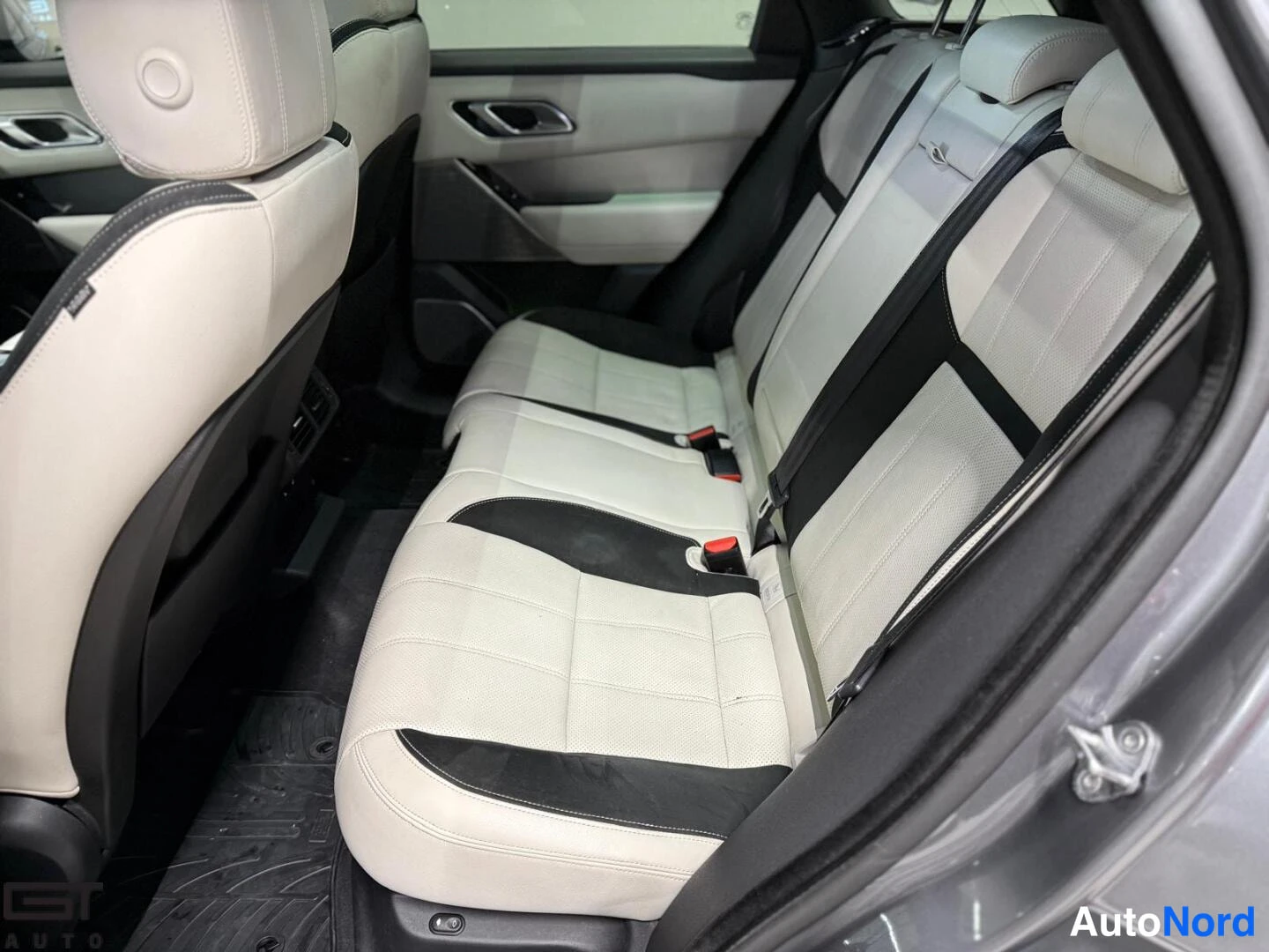 Grey Land Rover Range Rover Velar 2018, rear seats, photo 11