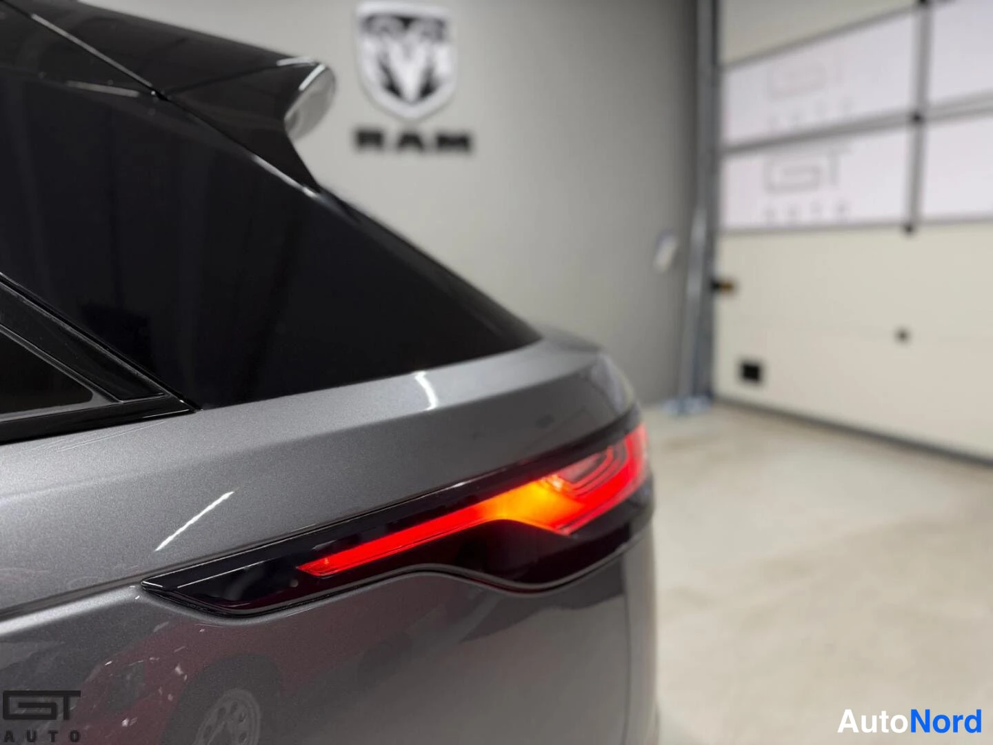 Grey Land Rover Range Rover Velar 2018, detail, photo 18