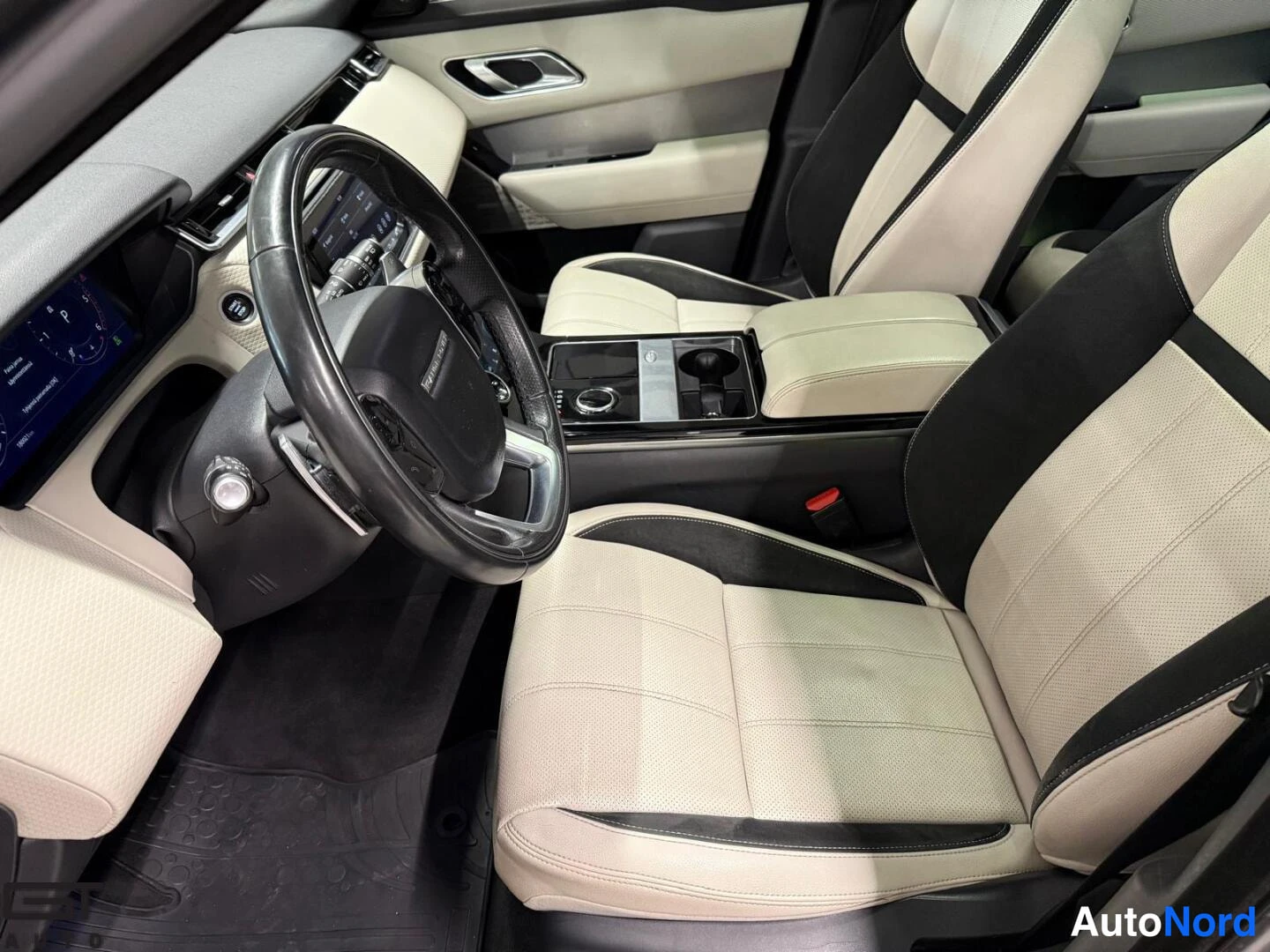 Grey Land Rover Range Rover Velar 2018, front seats, photo 9