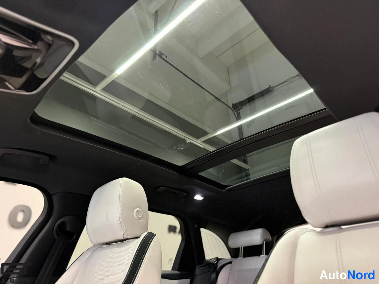 Grey Land Rover Range Rover Velar 2018, cockpit, photo 7