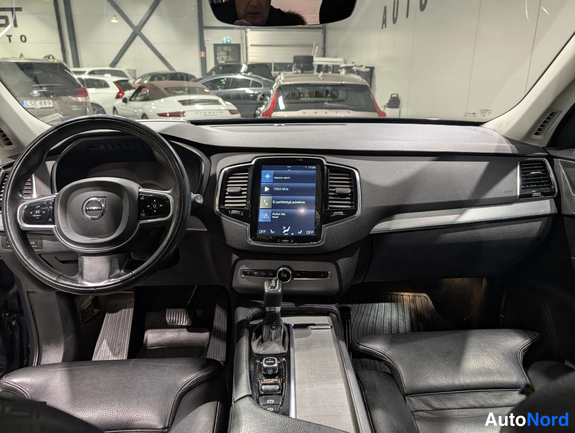 Harmaa Volvo XC90 2015, ohjaamo, kuva 11