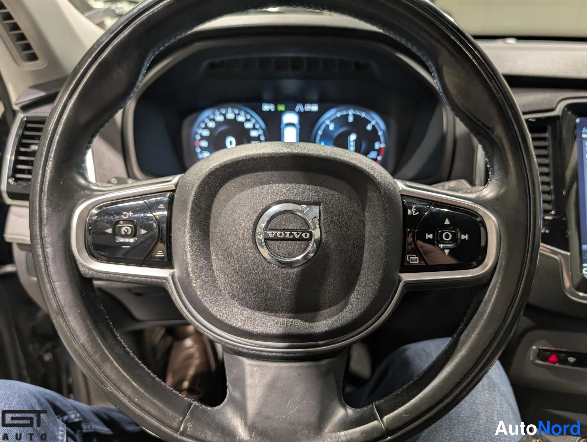 Harmaa Volvo XC90 2015, ohjaamo, kuva 13