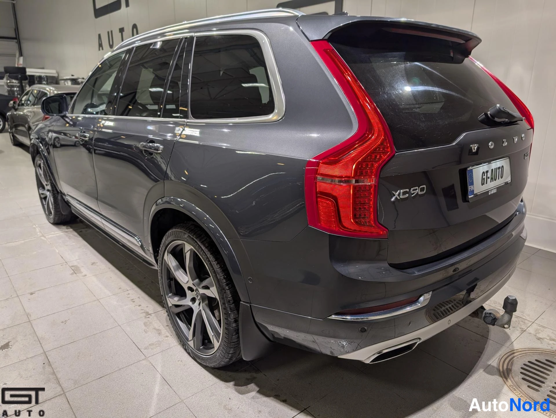 Harmaa Volvo XC90 2015, takaviisto, kuva 8