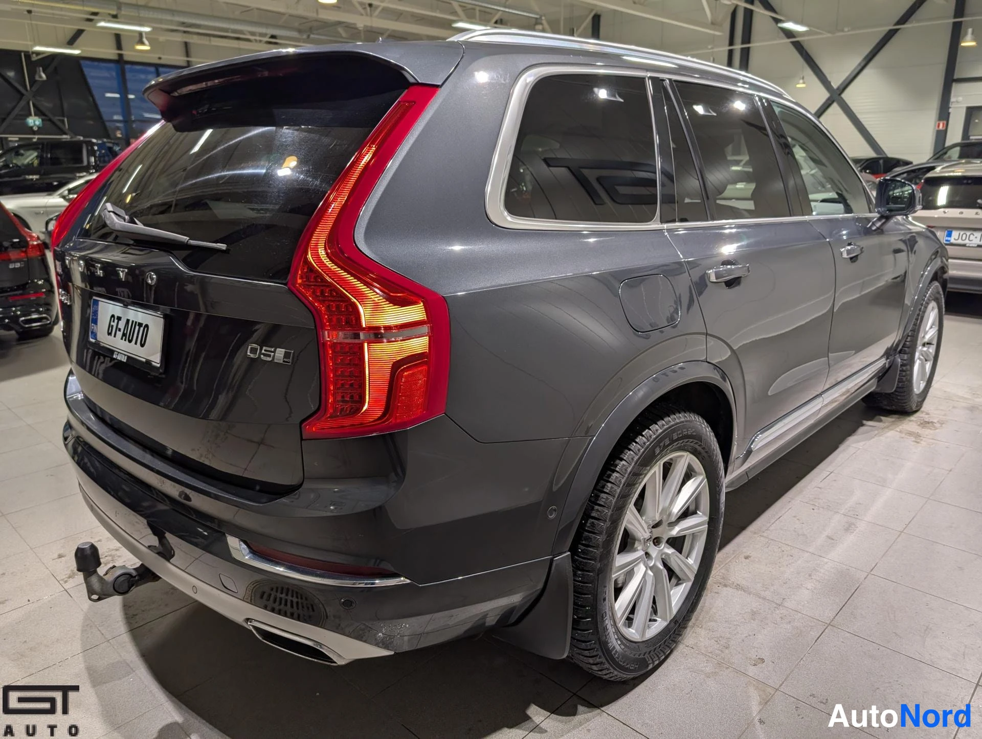 Harmaa Volvo XC90 2015, takaviisto, kuva 7