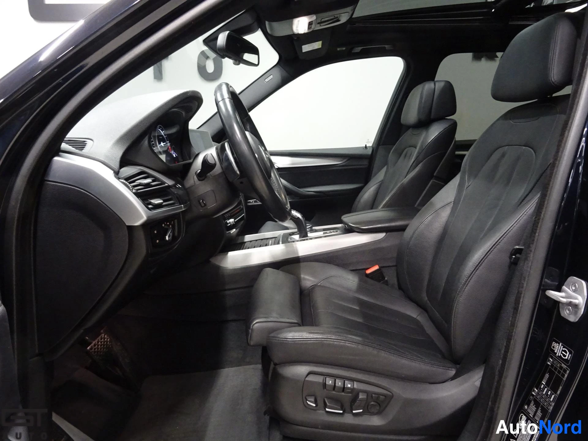 Black BMW X5 2014, front seats, photo 15