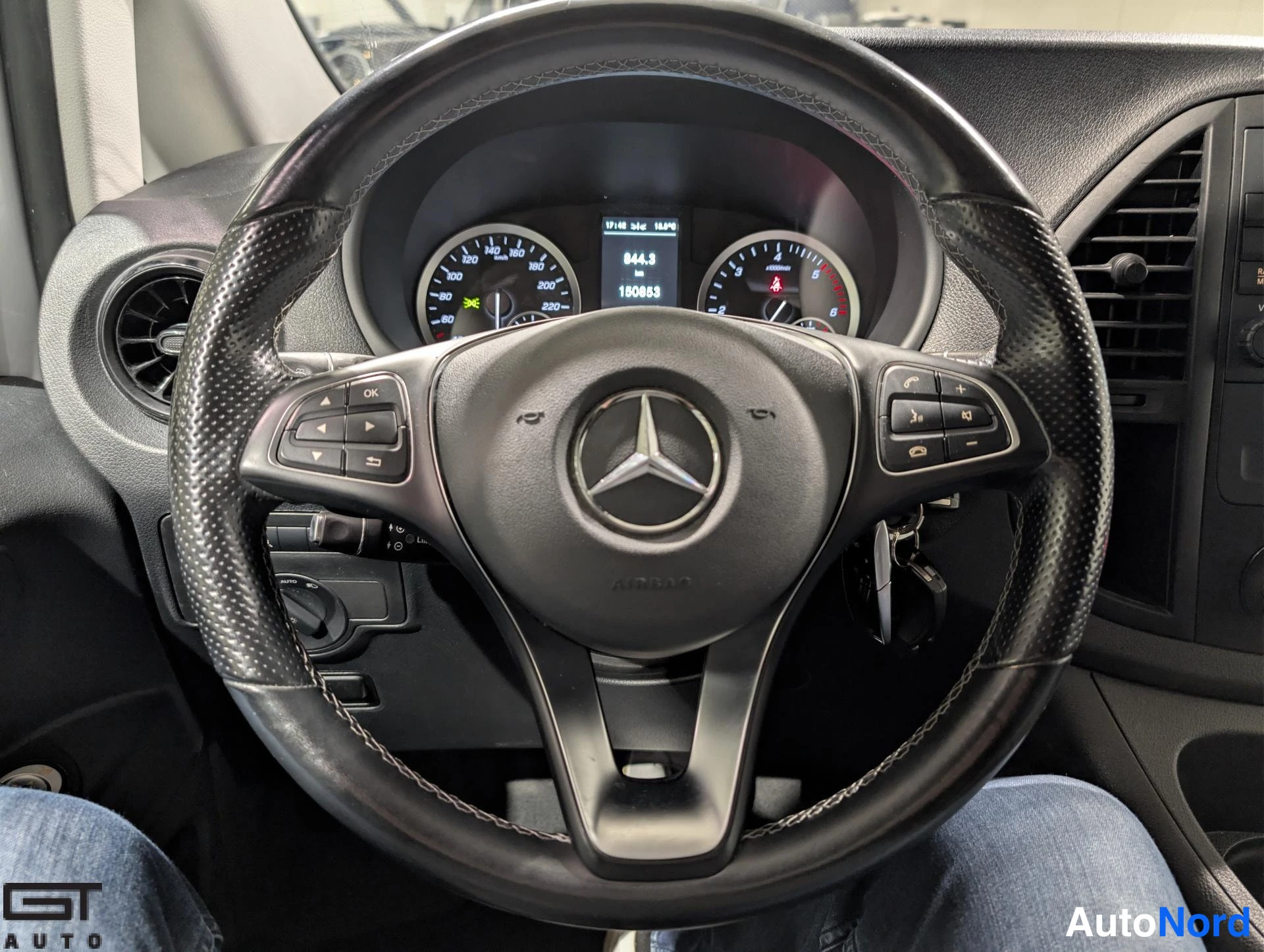 White Mercedes-Benz Vito 2020, cockpit, photo 10