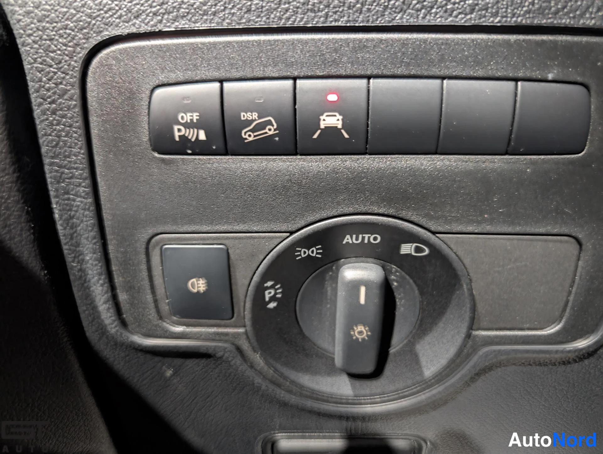 White Mercedes-Benz Vito 2020, detail, photo 15