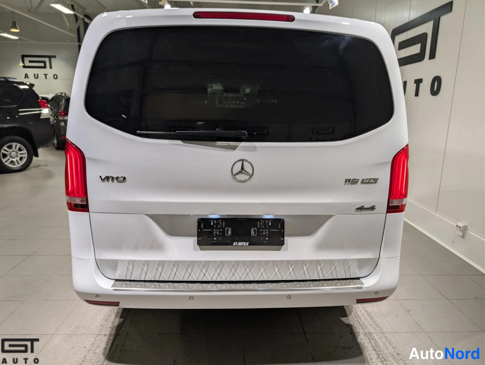 White Mercedes-Benz Vito 2020, rear, photo 7