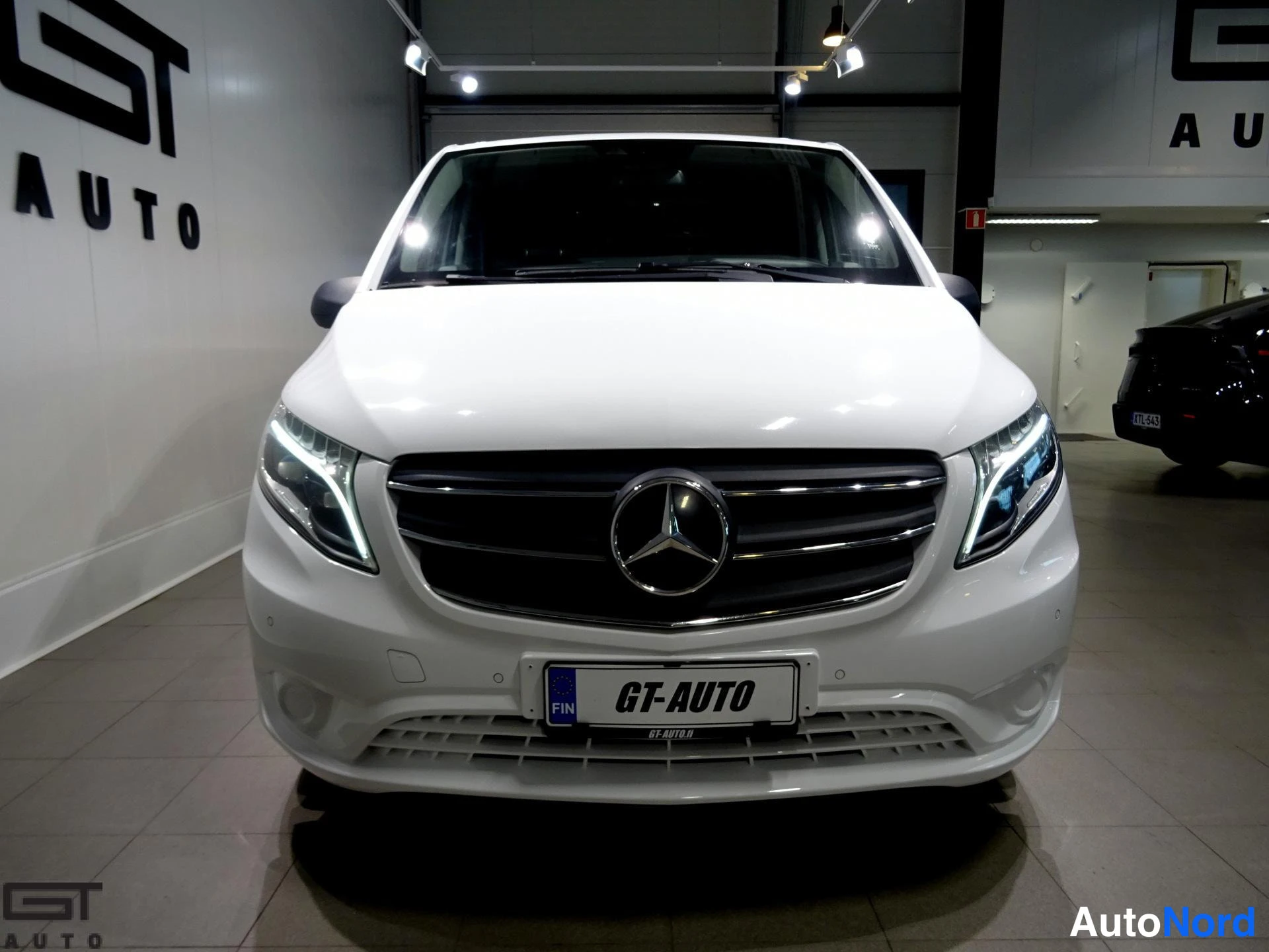White Mercedes-Benz Vito 2020, front, photo 5
