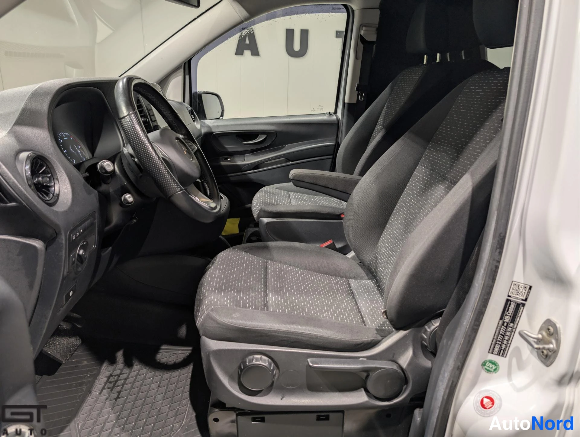 White Mercedes-Benz Vito 2020, cockpit, photo 9