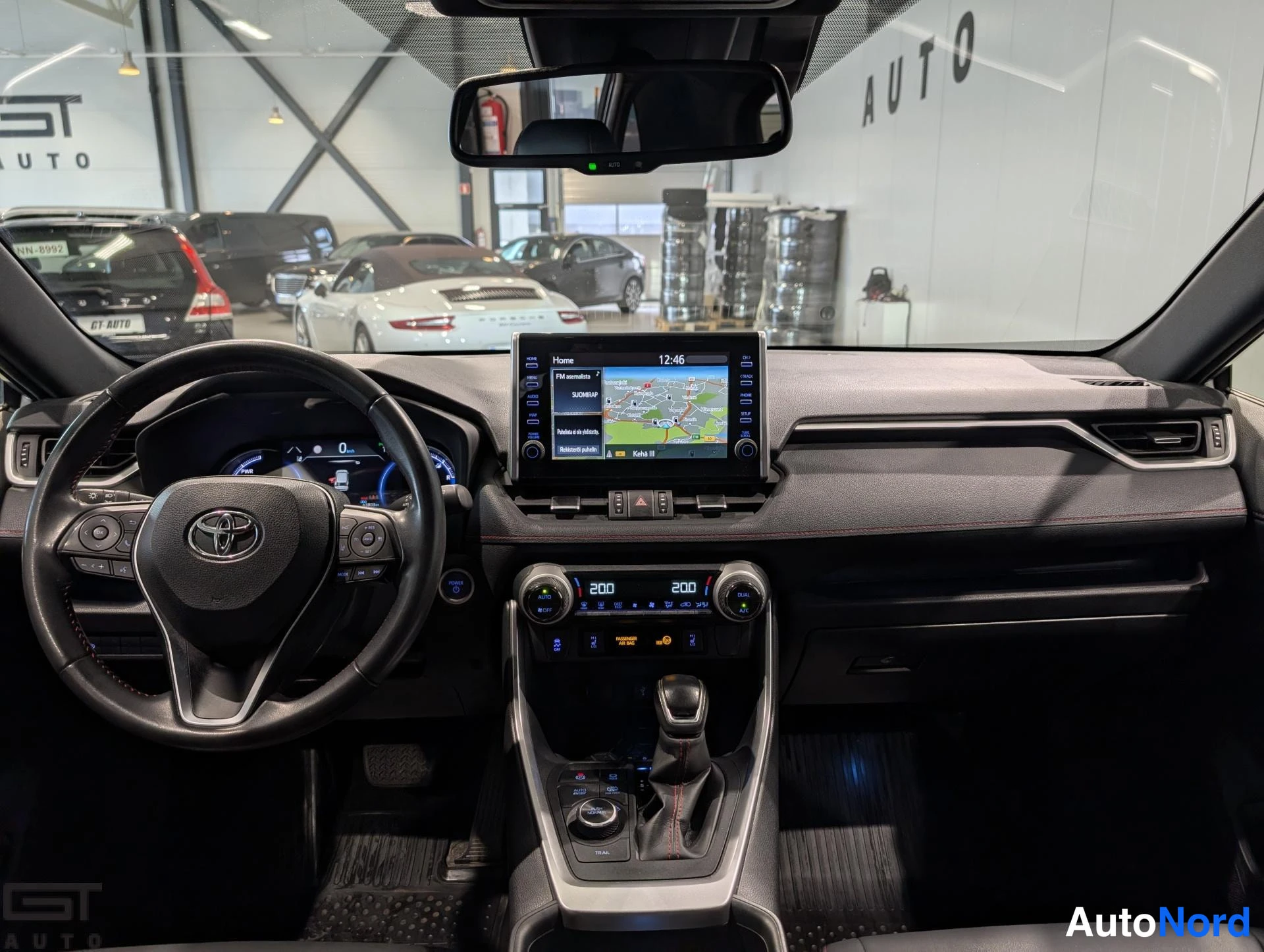 Hopea Toyota RAV4 2021, ohjaamo, kuva 10