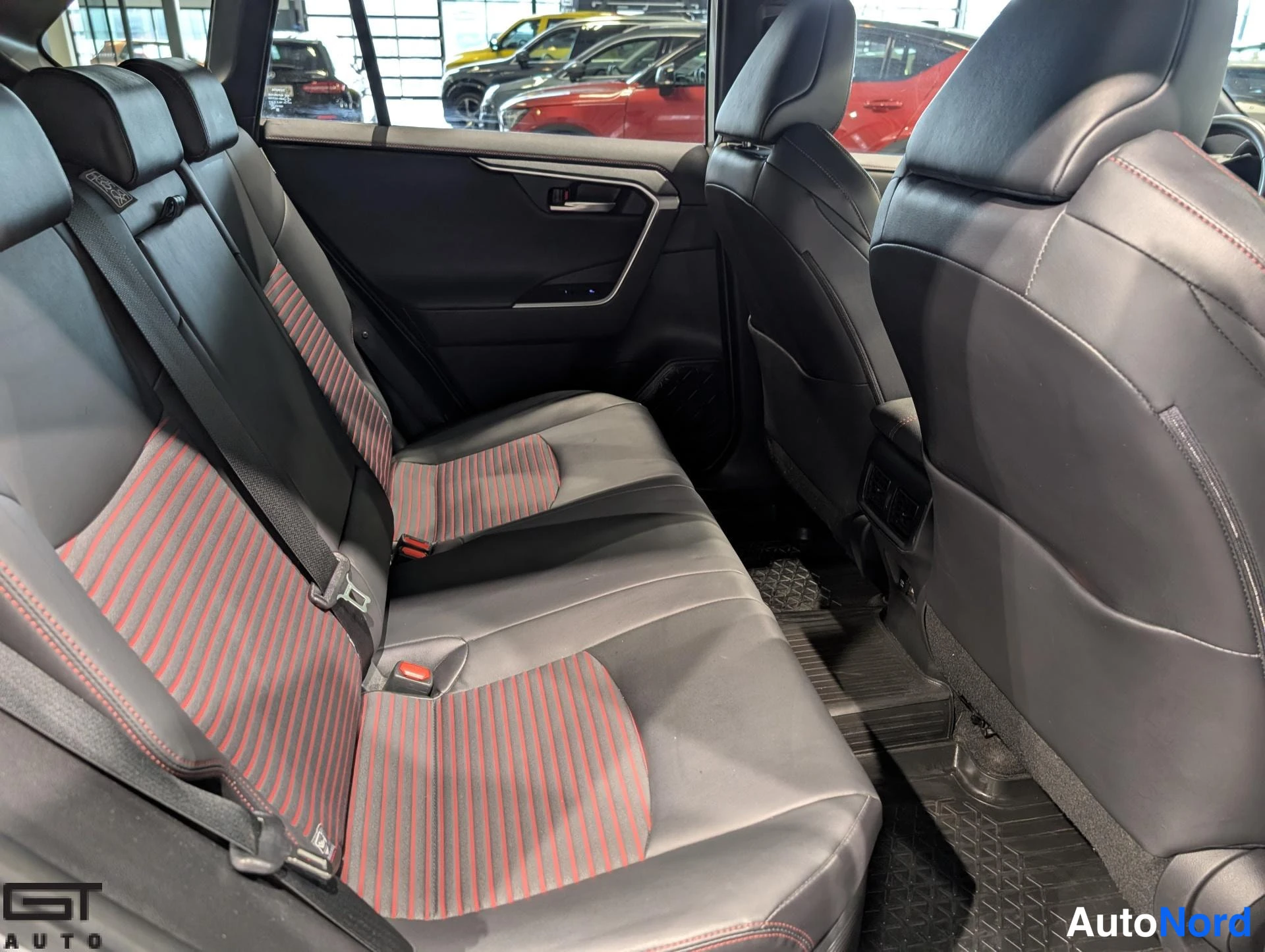 Hopea Toyota RAV4 2021, takaistuimet, kuva 14