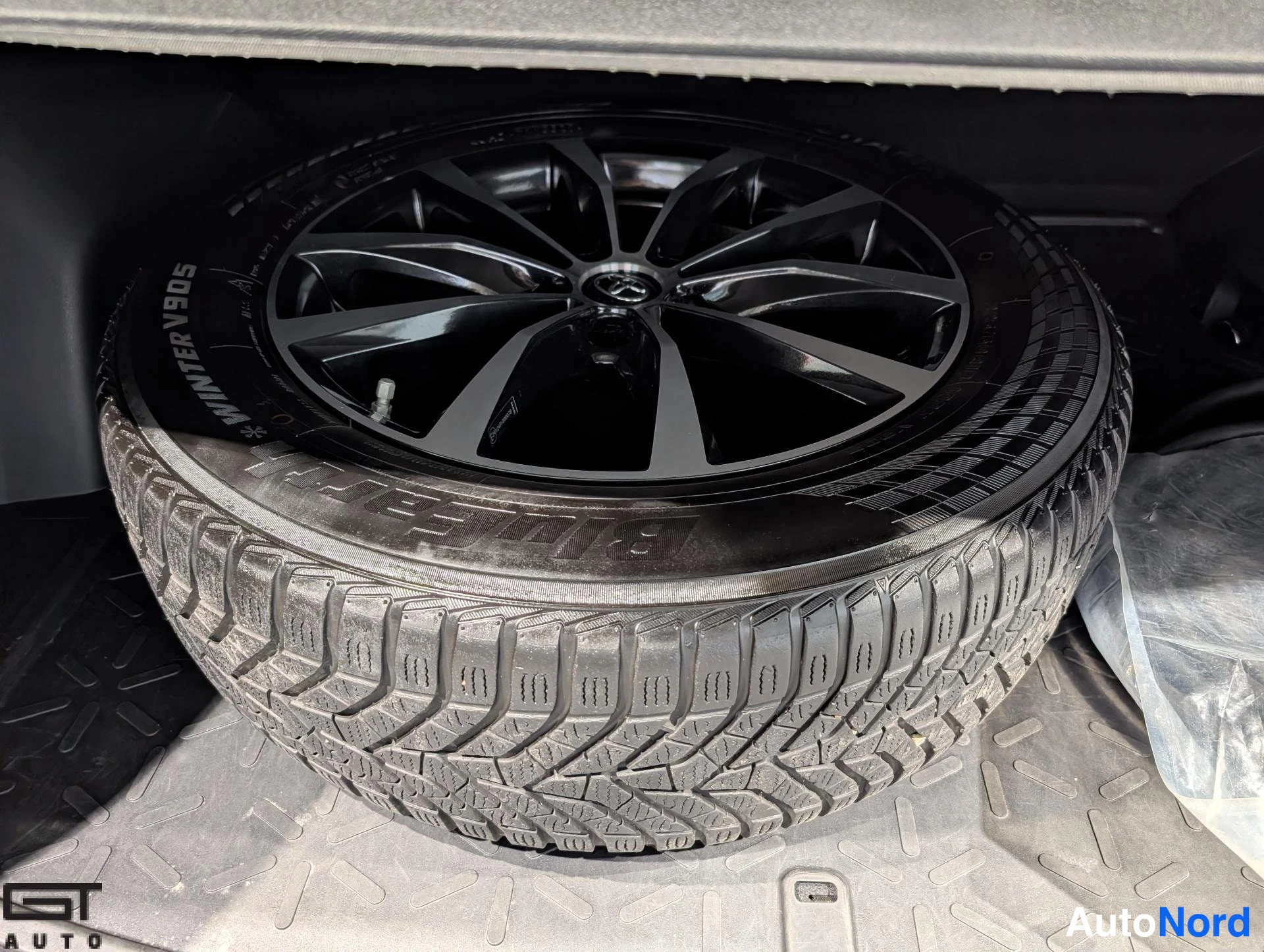 Hopea Toyota RAV4 2021, yksityiskohta, kuva 28