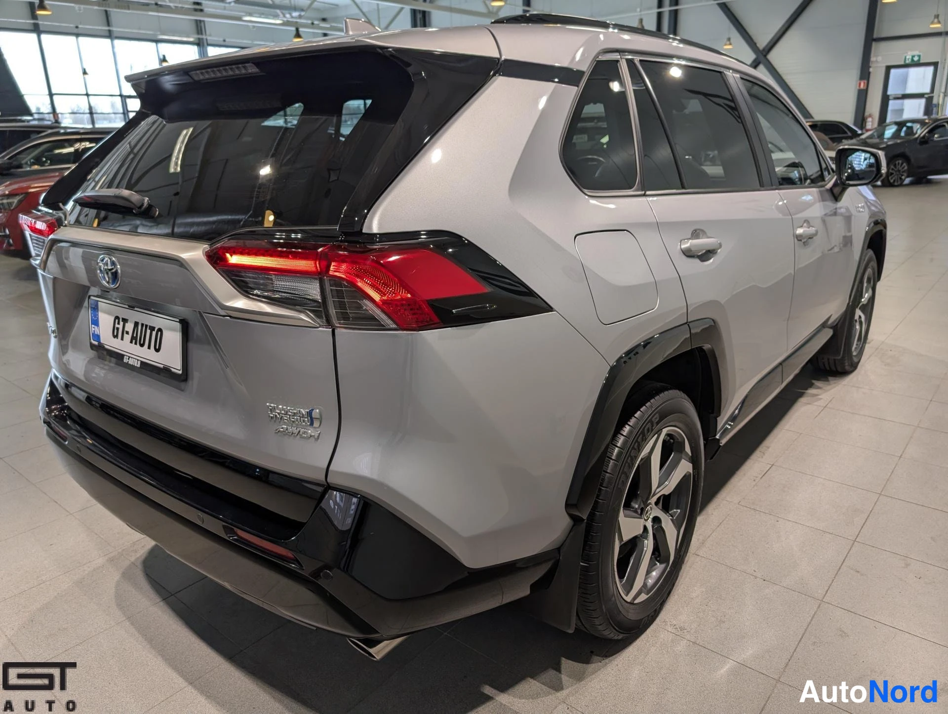 Hopea Toyota RAV4 2021, takaviisto, kuva 6