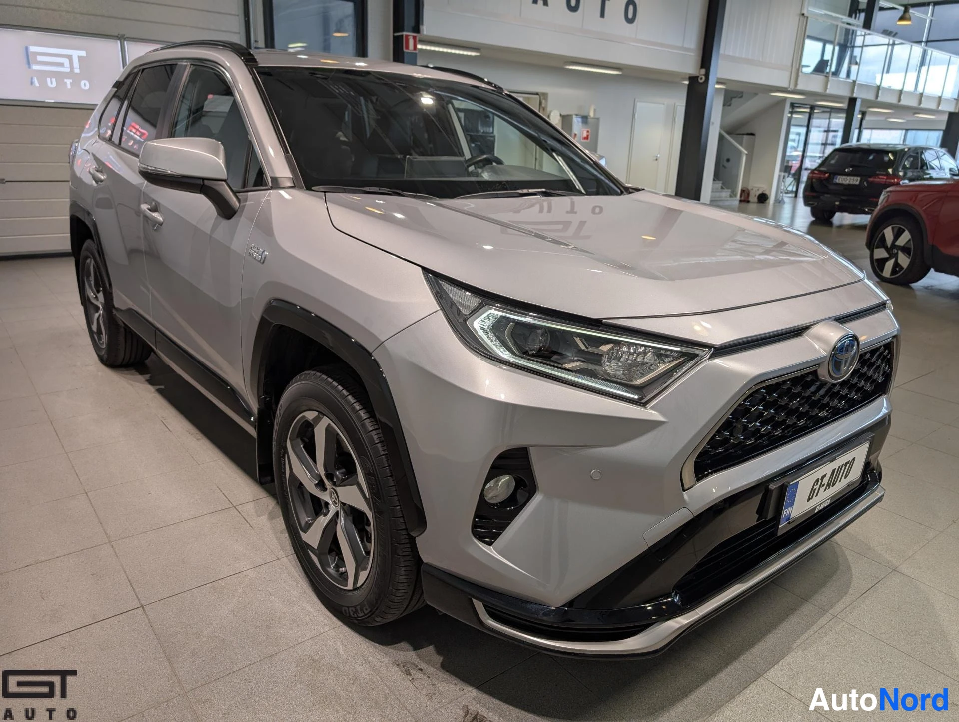 Hopea Toyota RAV4 2021, etuviisto, keula oikealle, kuva 3