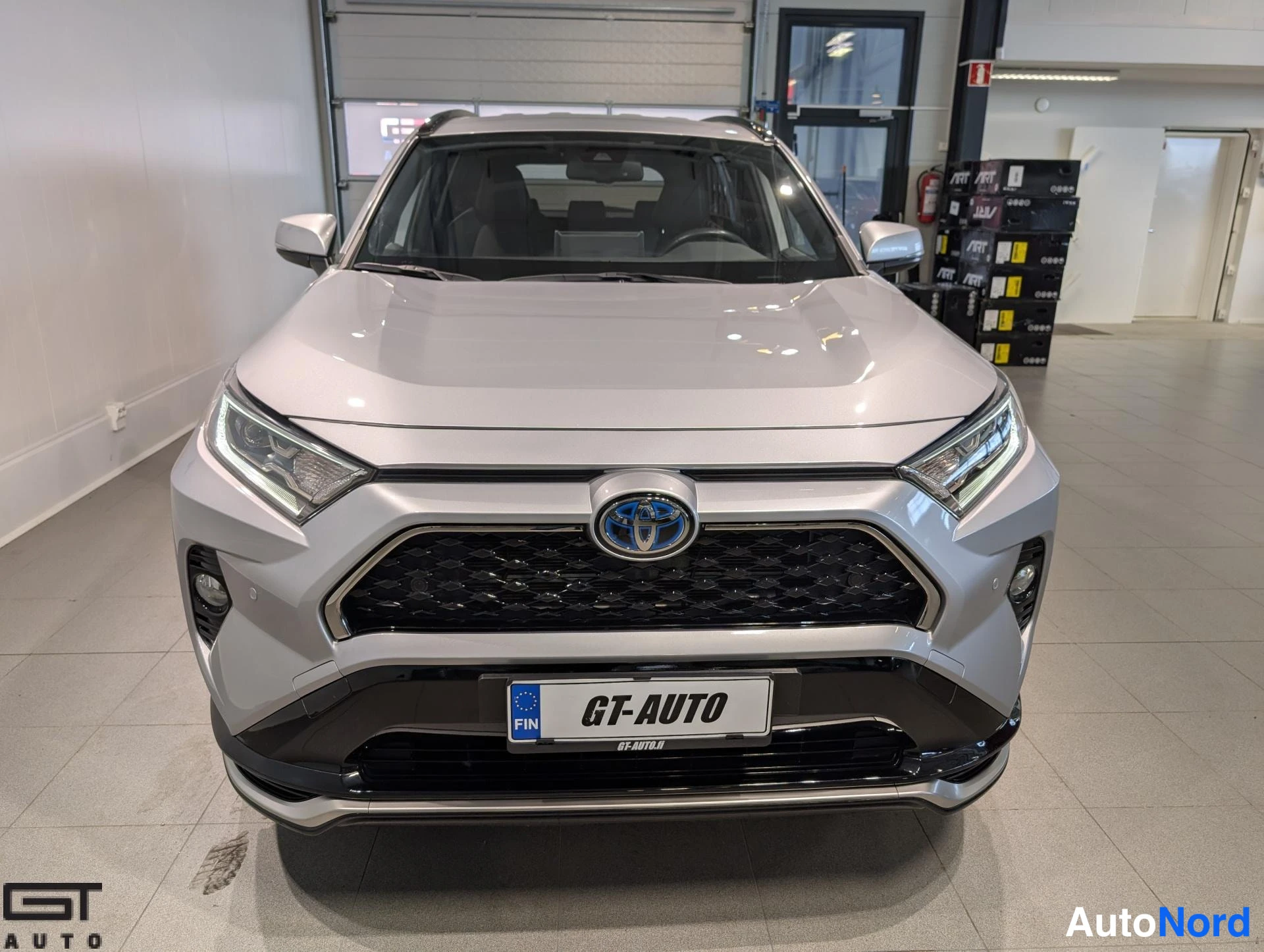 Hopea Toyota RAV4 2021, edestä, kuva 4