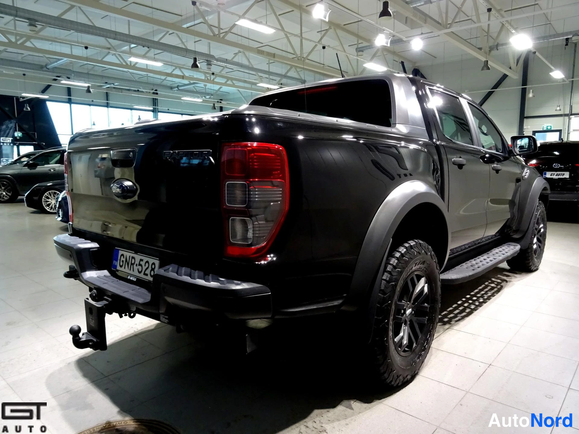 Musta Ford Ranger 2020, takaviisto, kuva 6