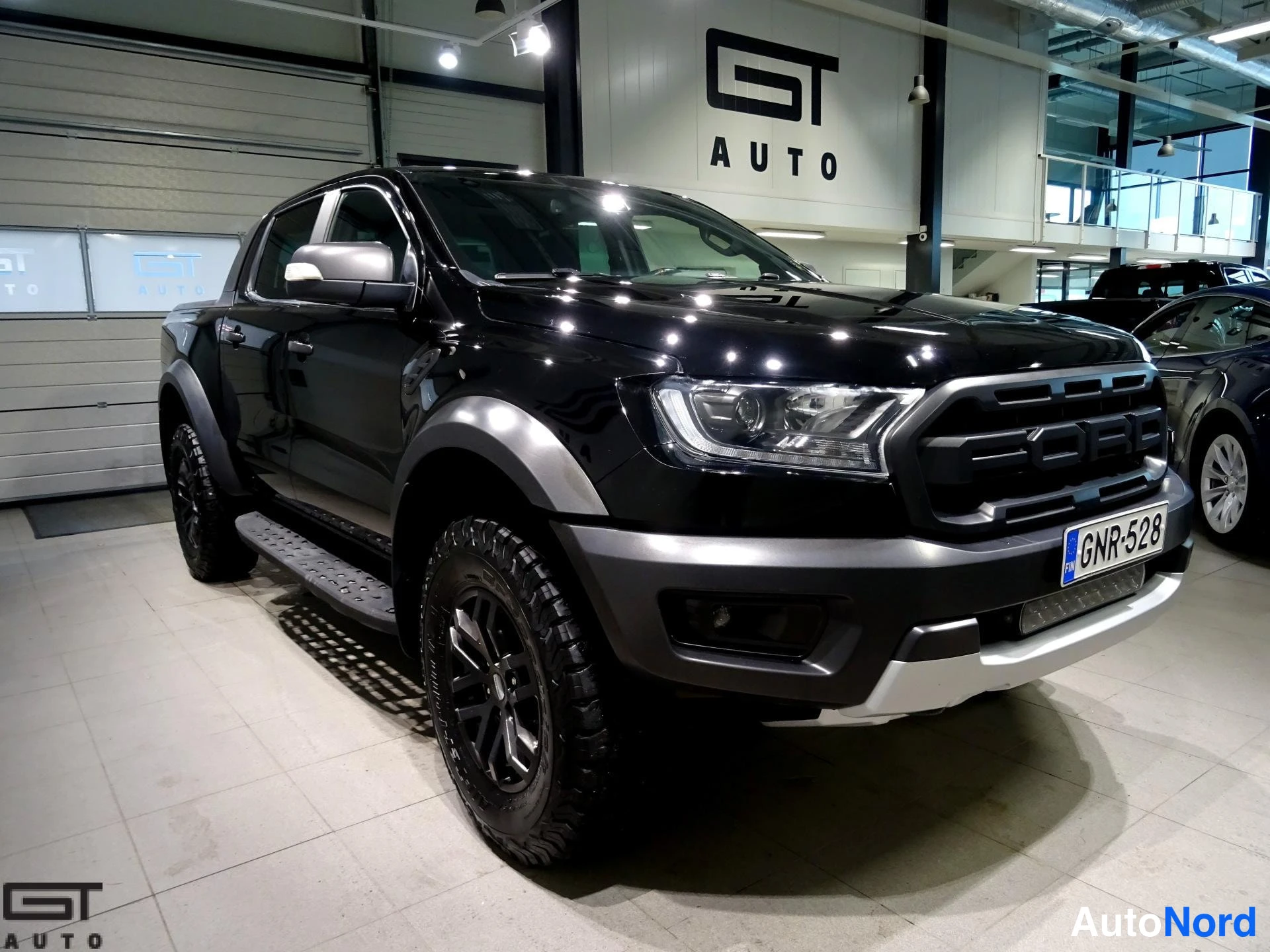 Musta Ford Ranger 2020, etuviisto, keula oikealle, kuva 3